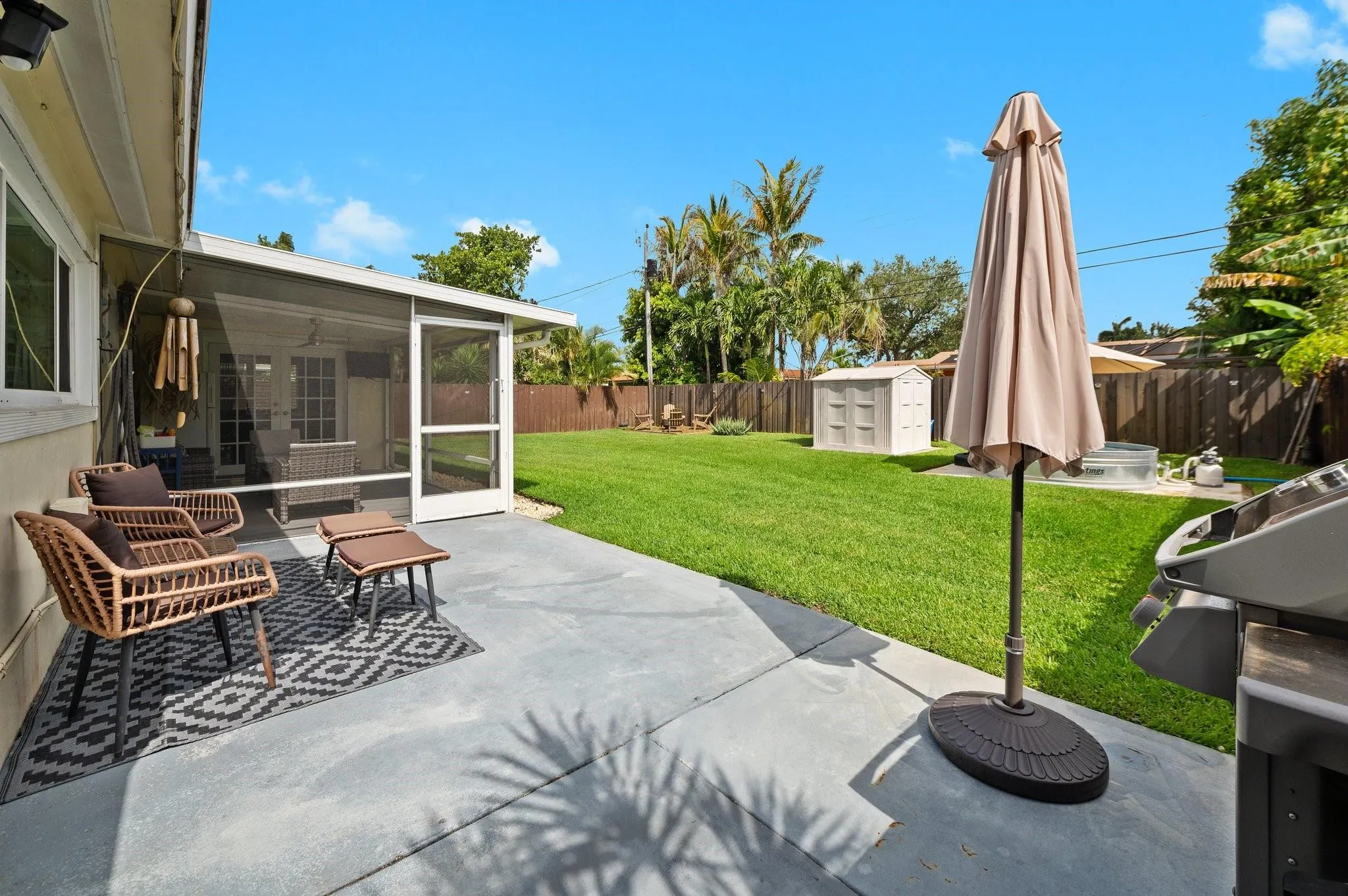 733 NW 28th St