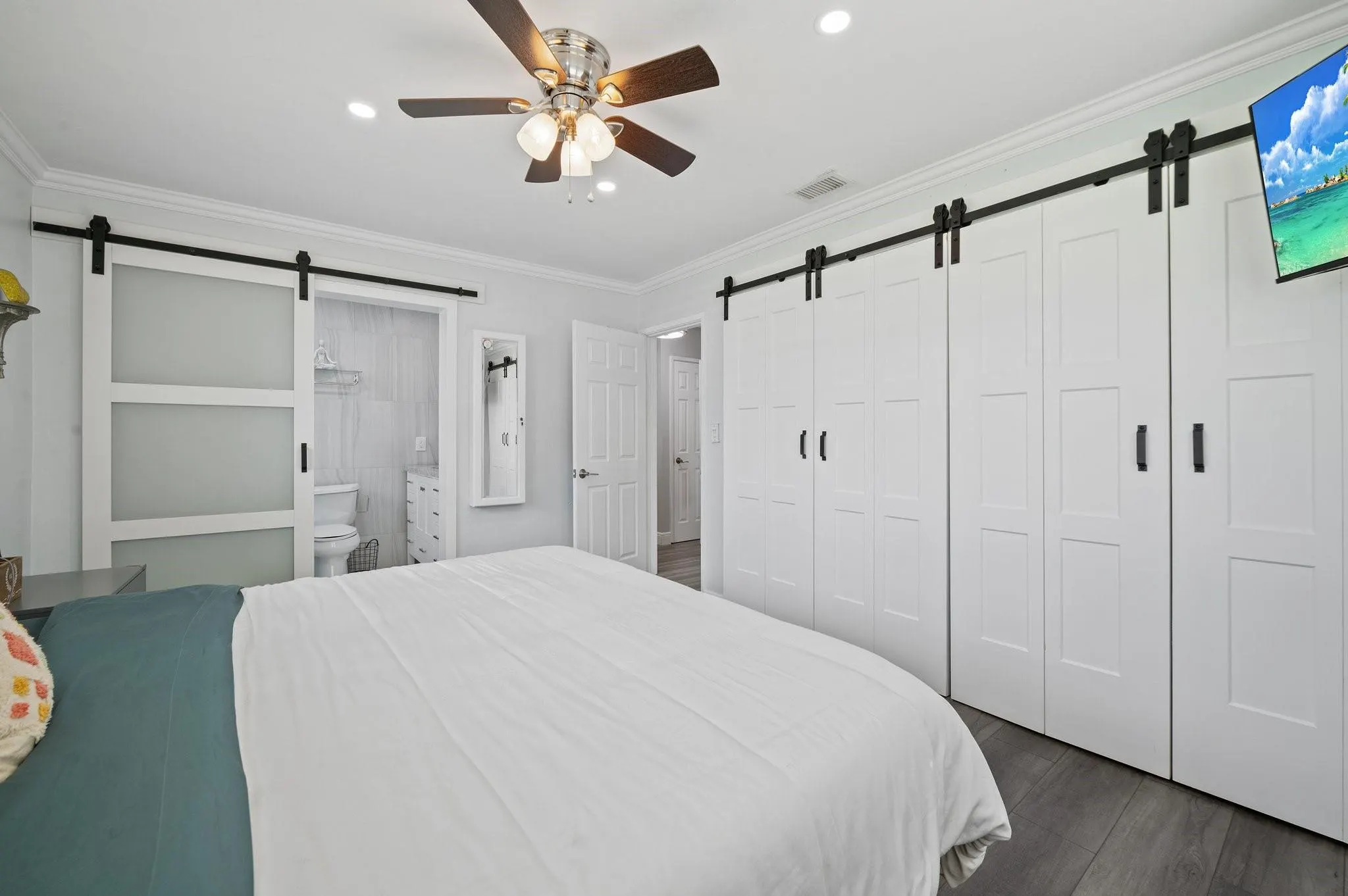 733 NW 28th St