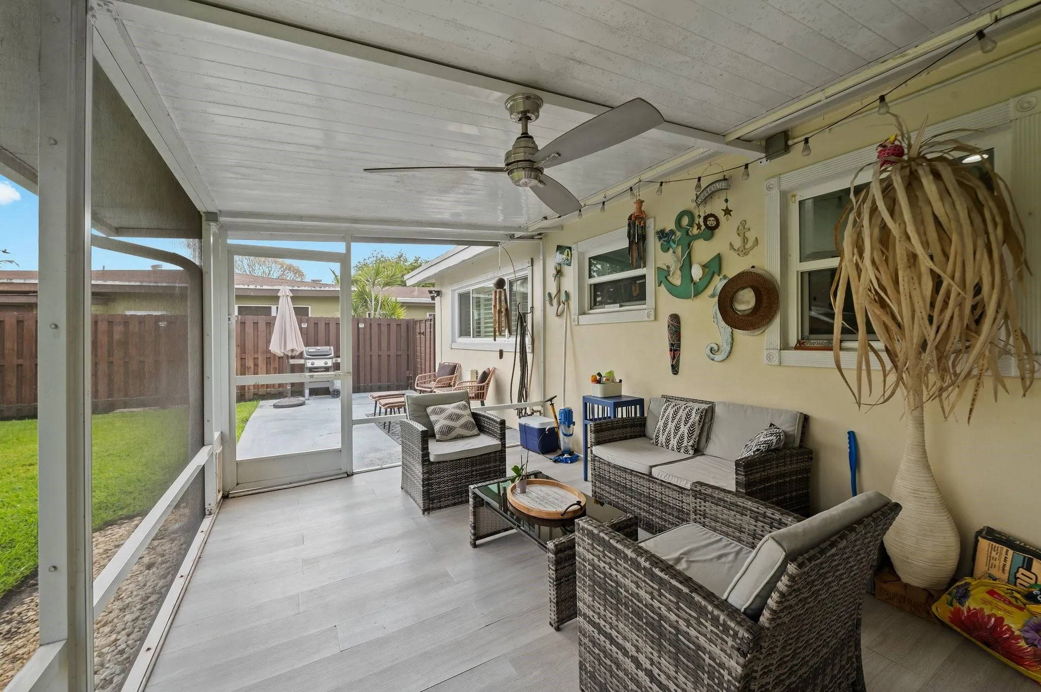 733 NW 28th St