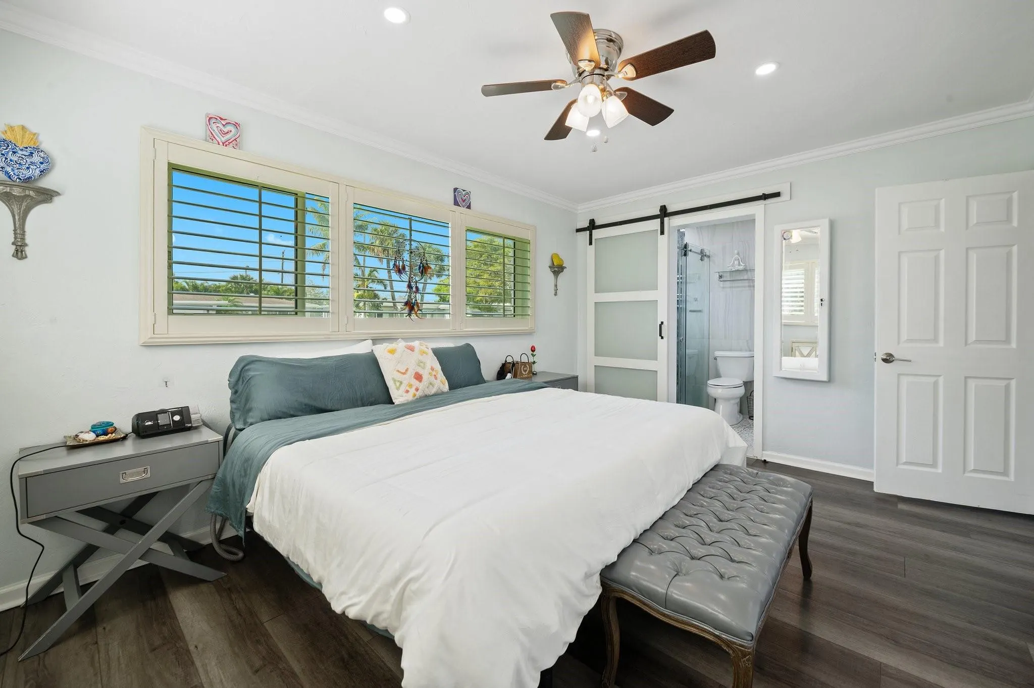 733 NW 28th St