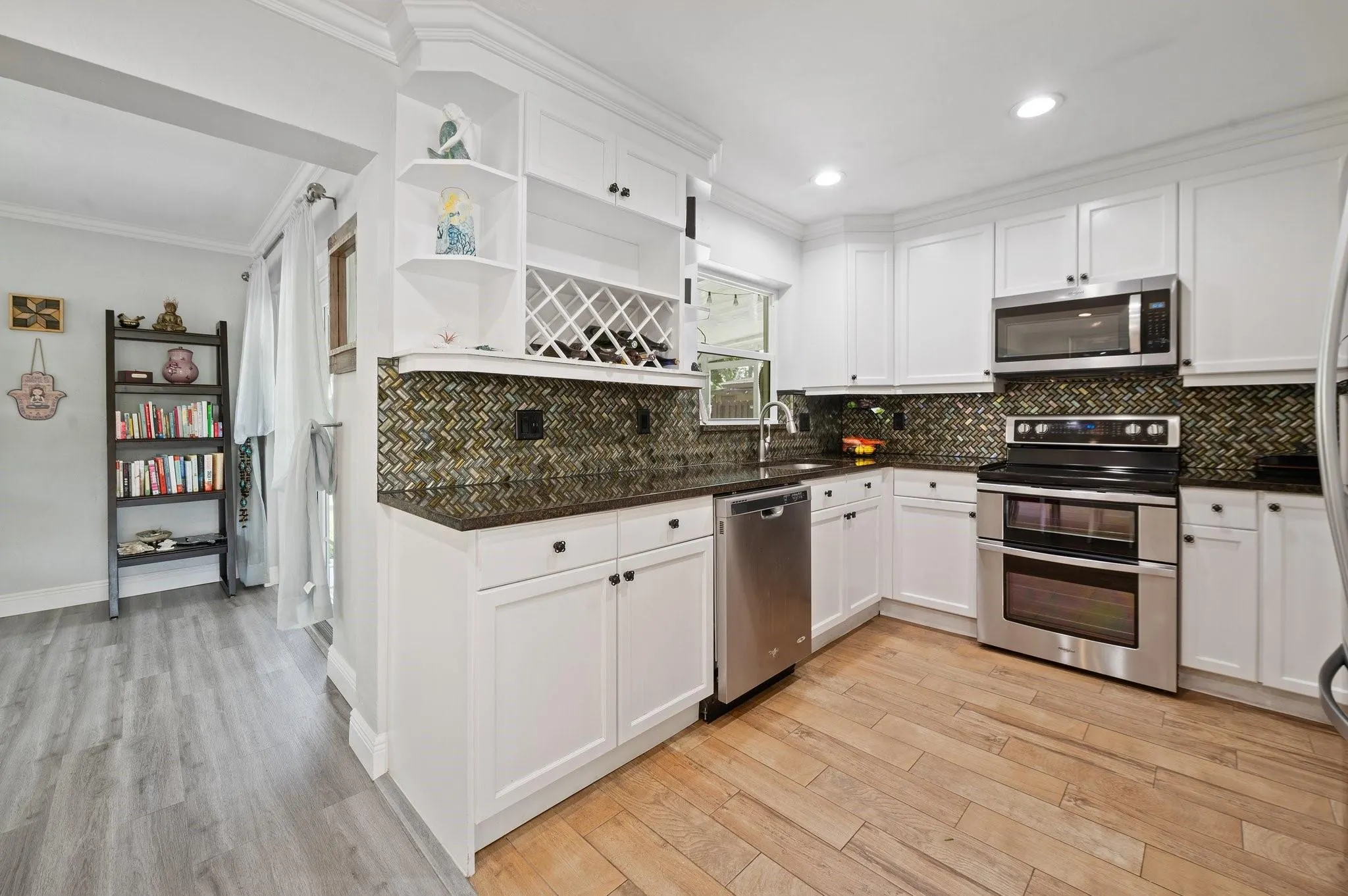 733 NW 28th St