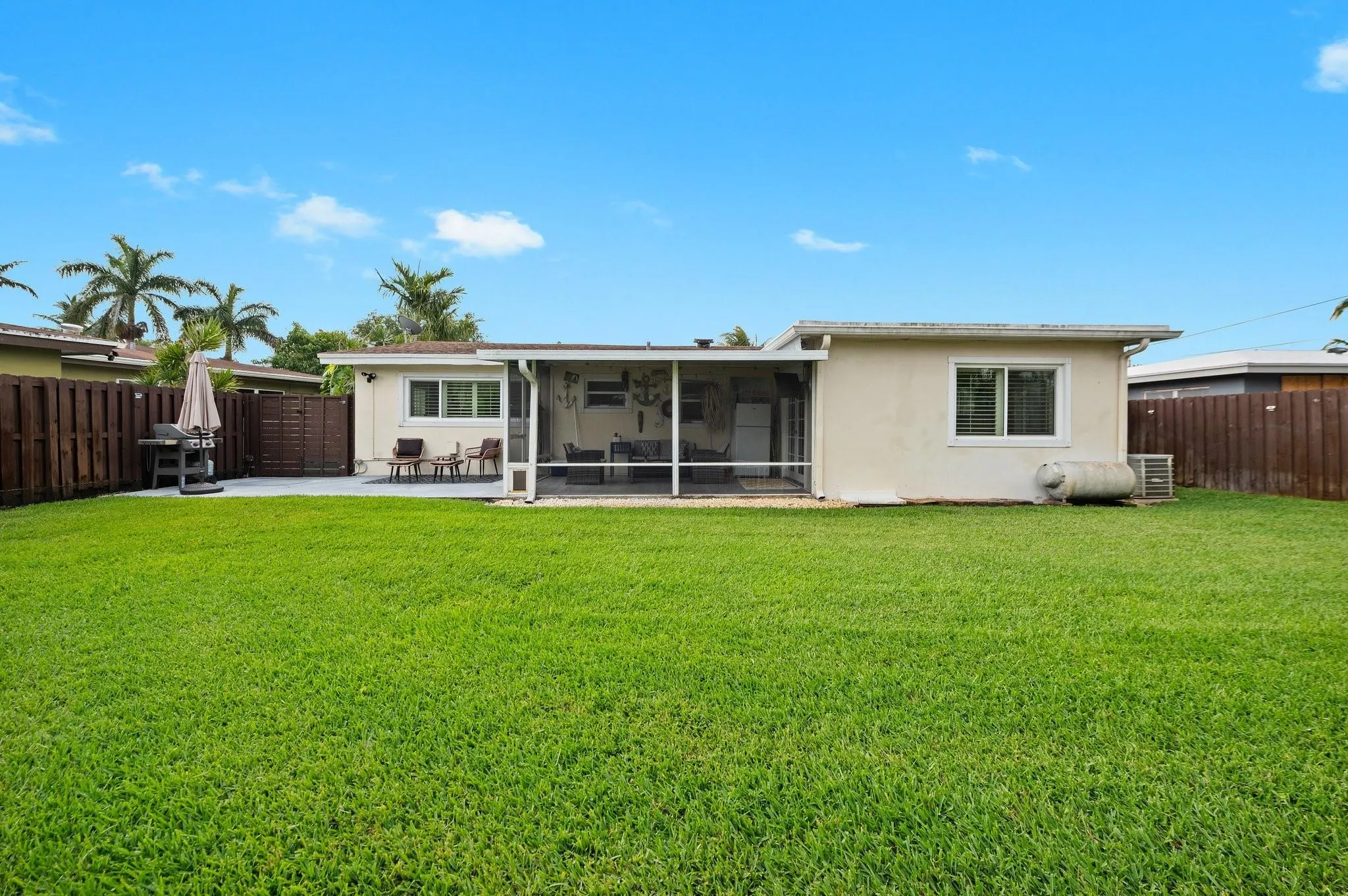 733 NW 28th St