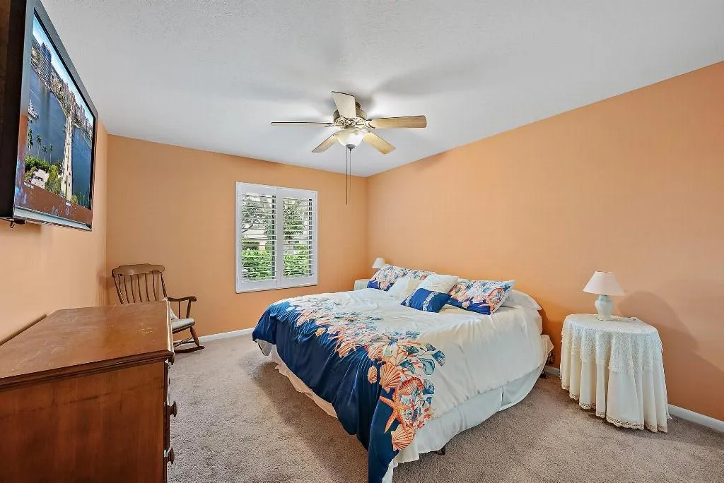 125 Beach Summit Ct