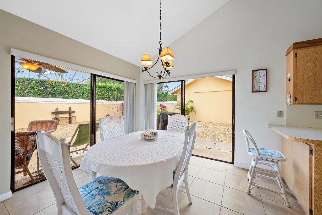 125 Beach Summit Ct