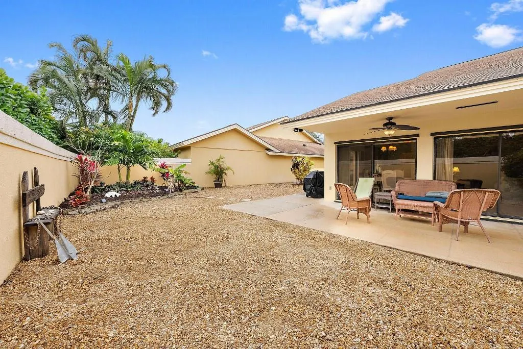 125 Beach Summit Ct