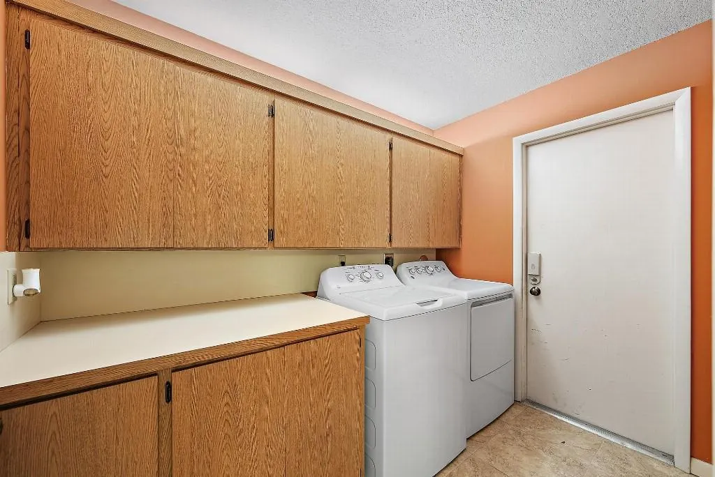 125 Beach Summit Ct