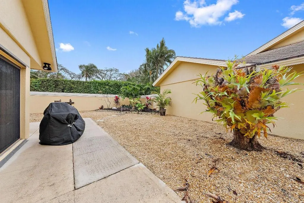 125 Beach Summit Ct
