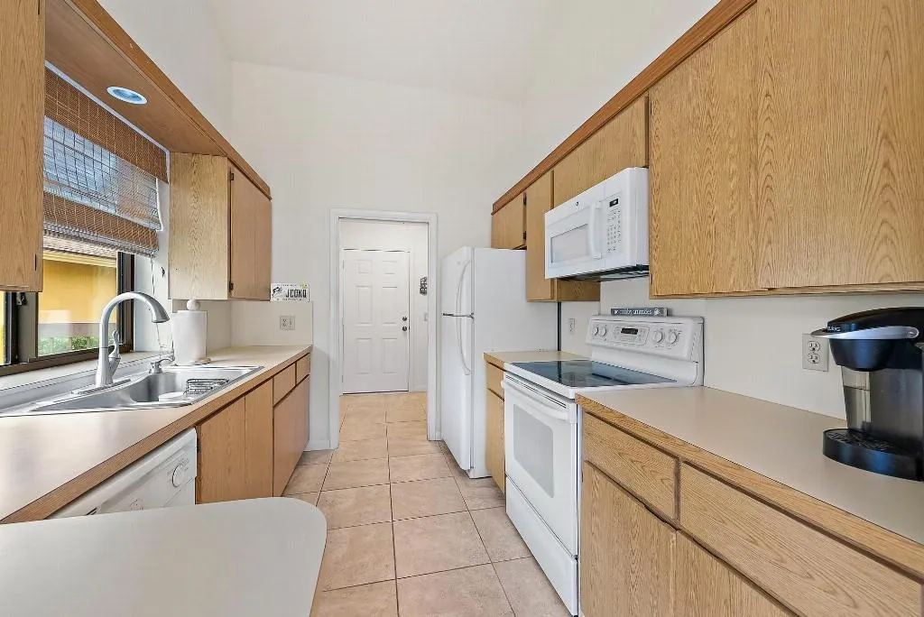 125 Beach Summit Ct
