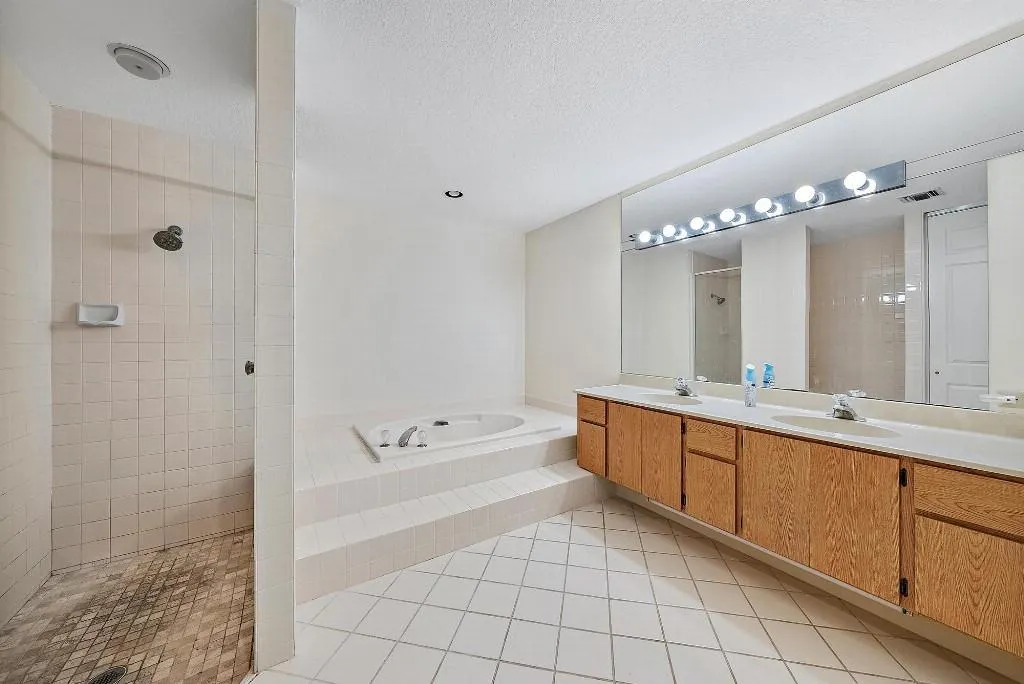 125 Beach Summit Ct