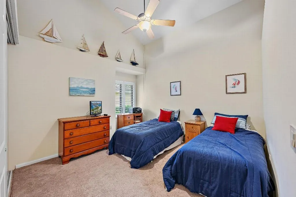 125 Beach Summit Ct