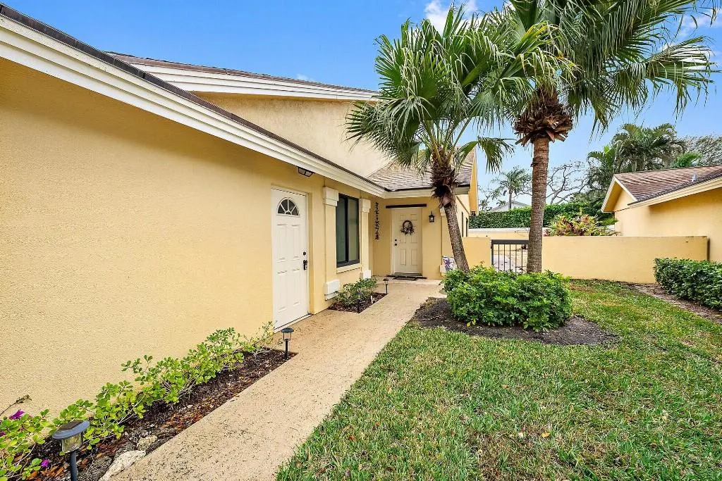 125 Beach Summit Ct
