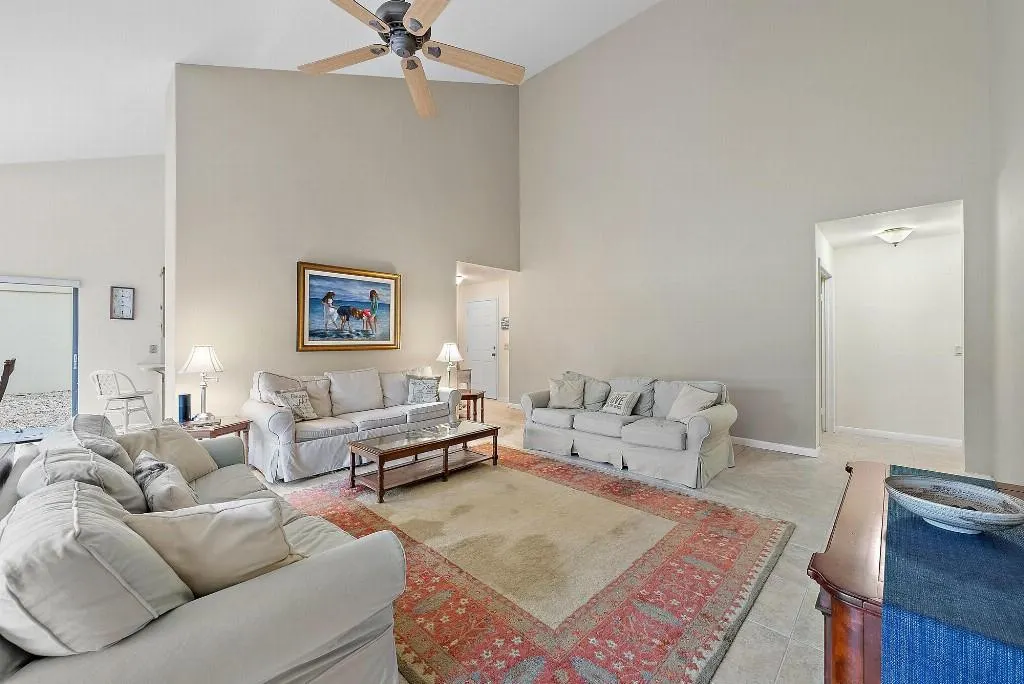 125 Beach Summit Ct