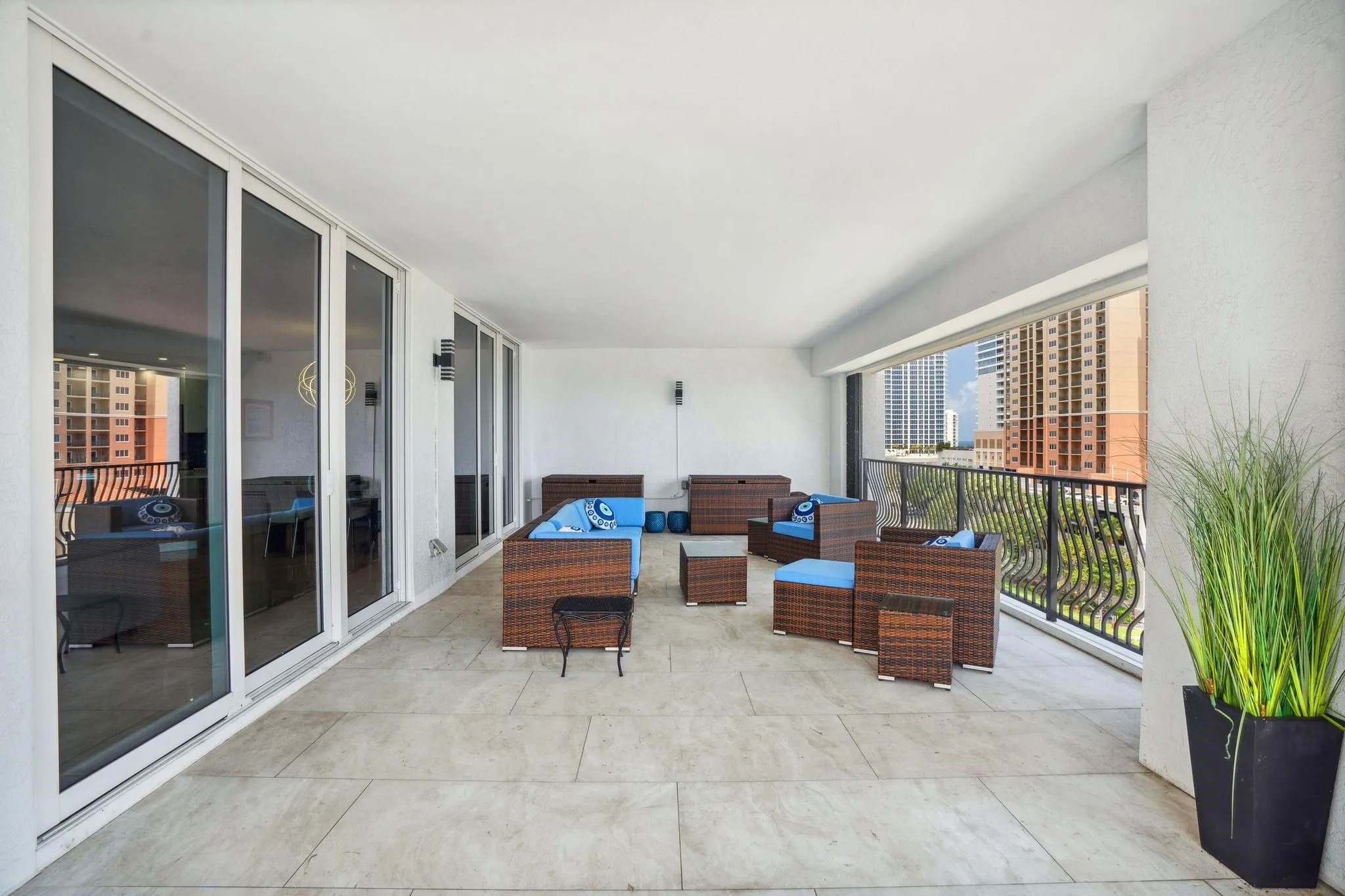 100 S Birch Rd, #1001