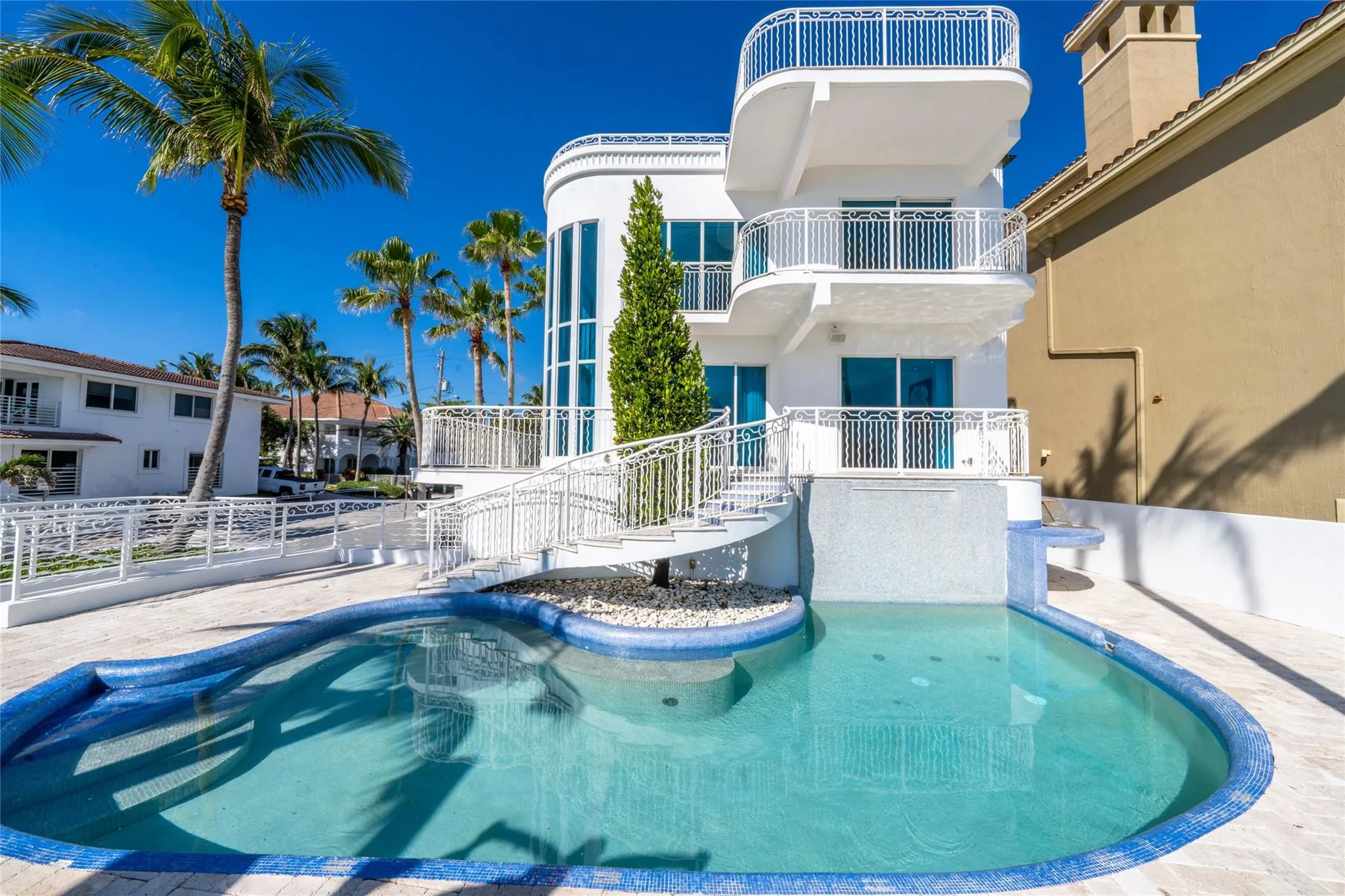1525 N Fort Lauderdale Beach Blvd