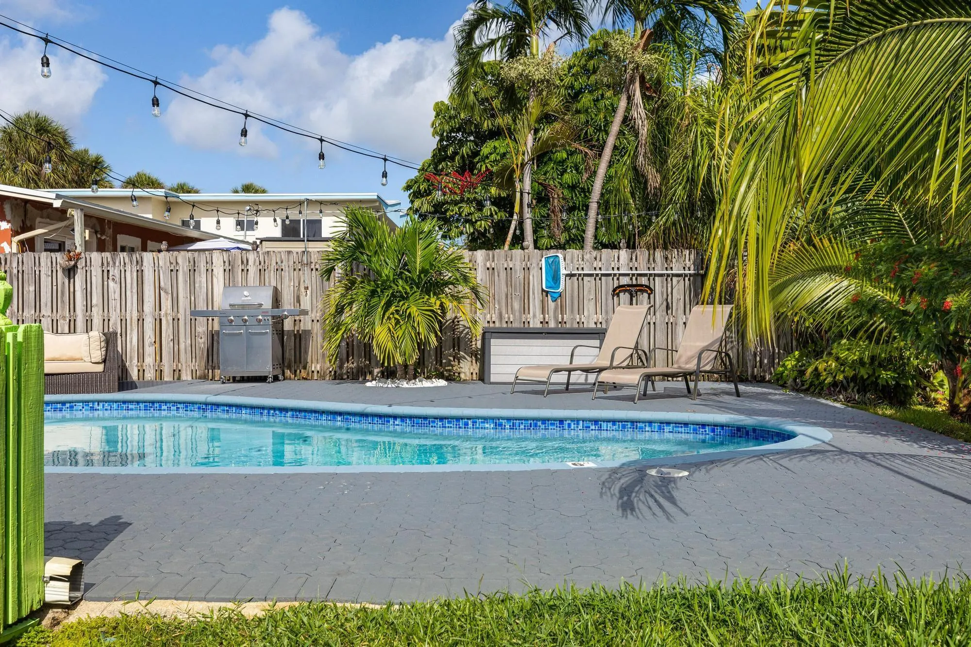 657 NW 30th Ct
