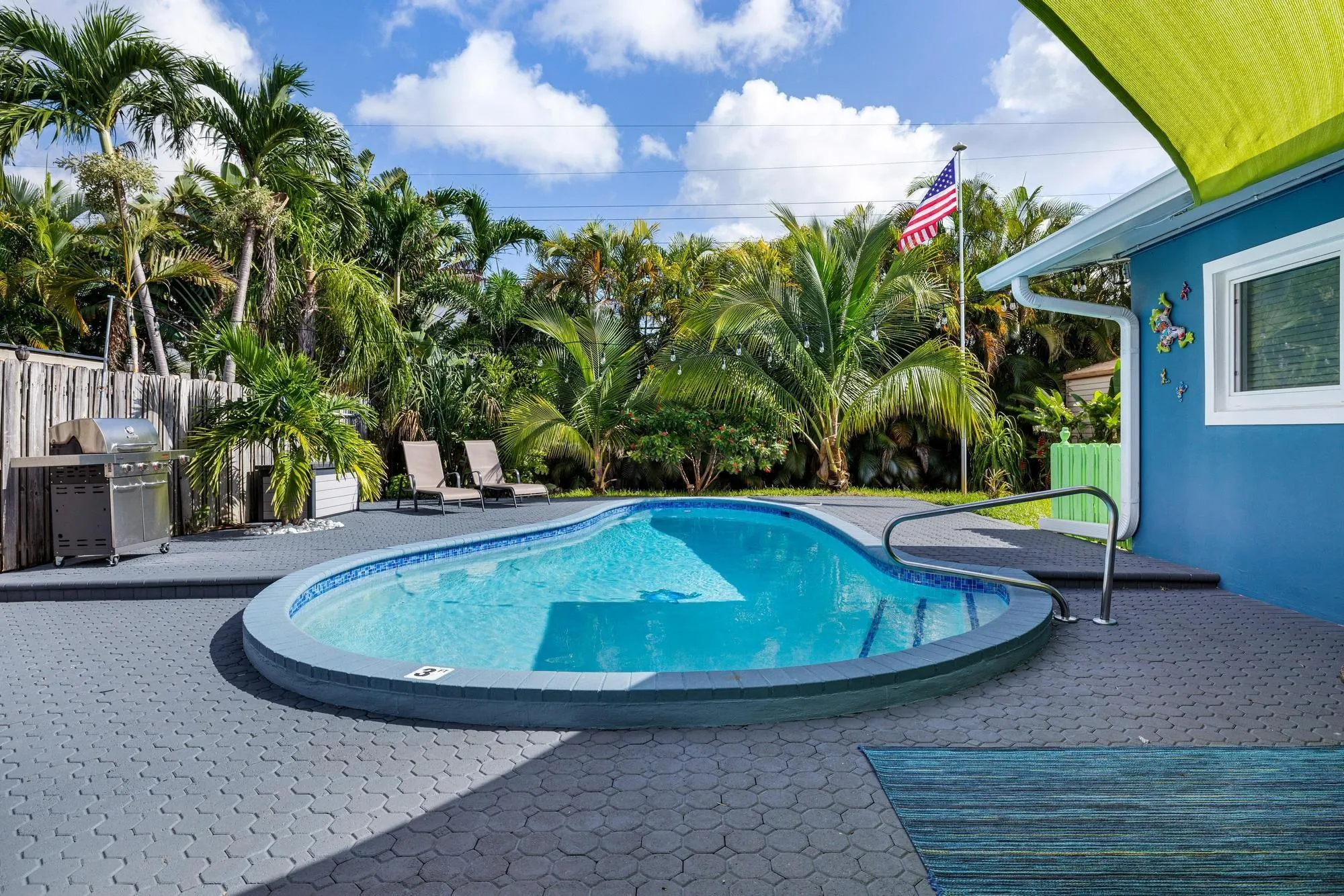 657 NW 30th Ct