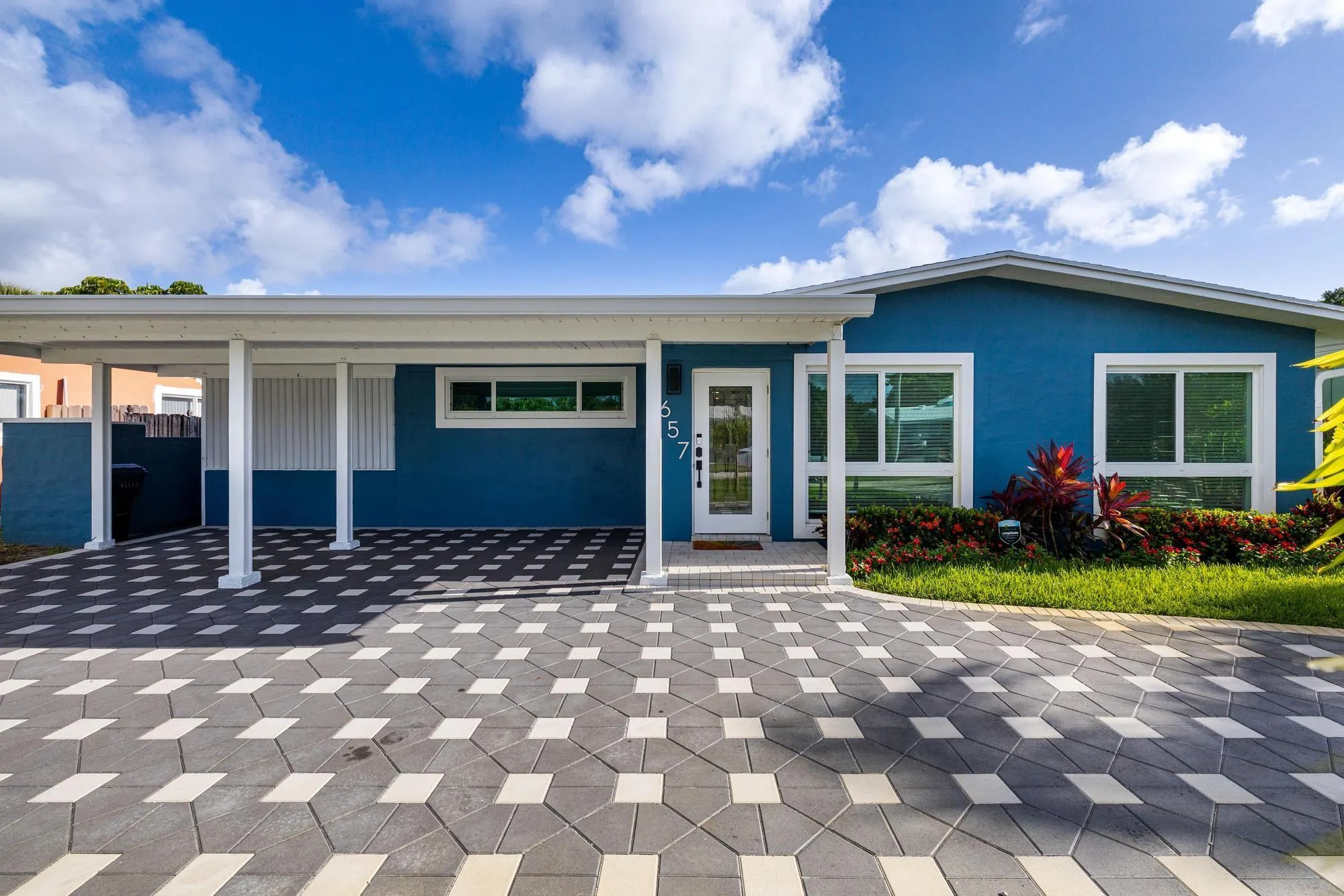 657 NW 30th Ct