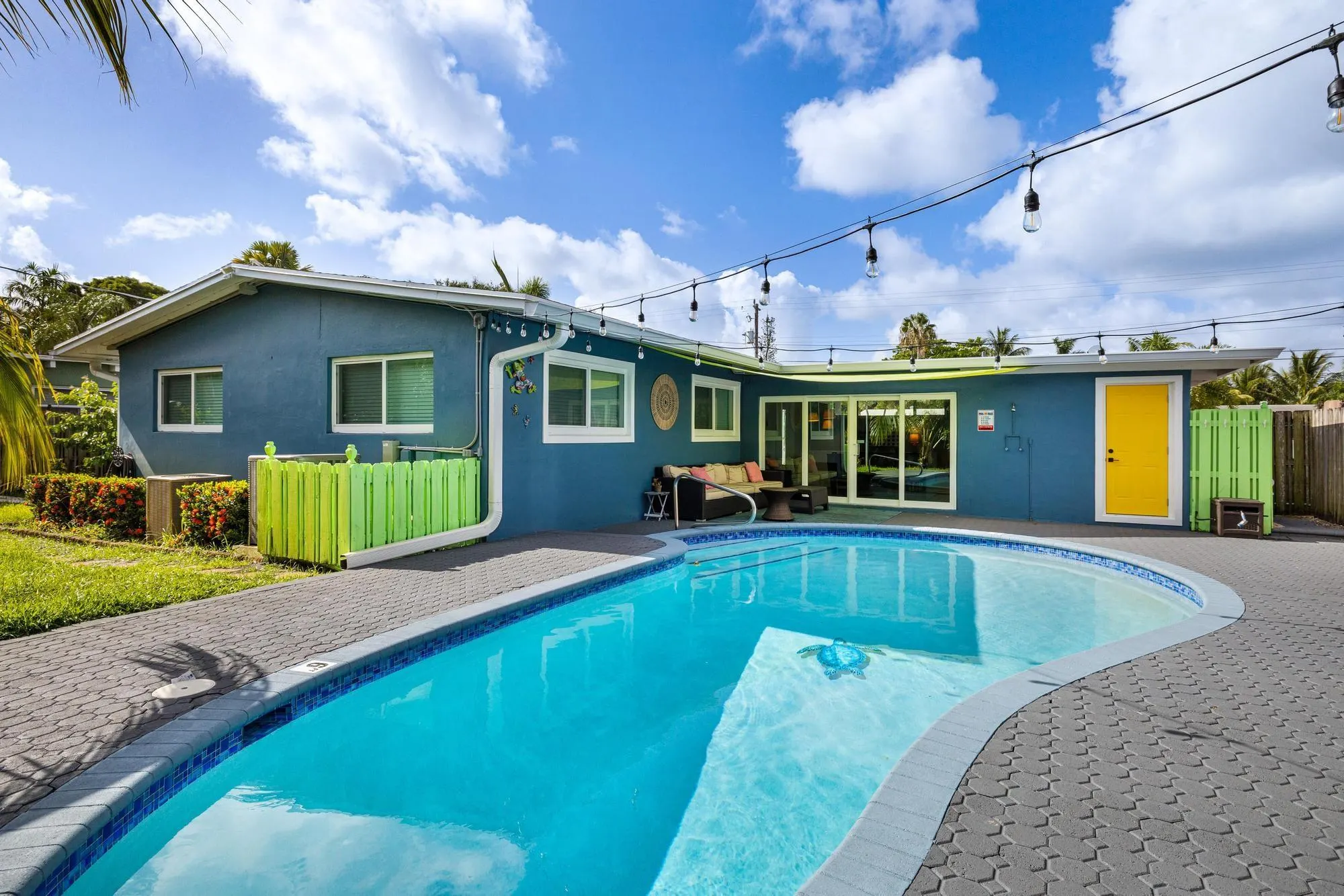657 NW 30th Ct