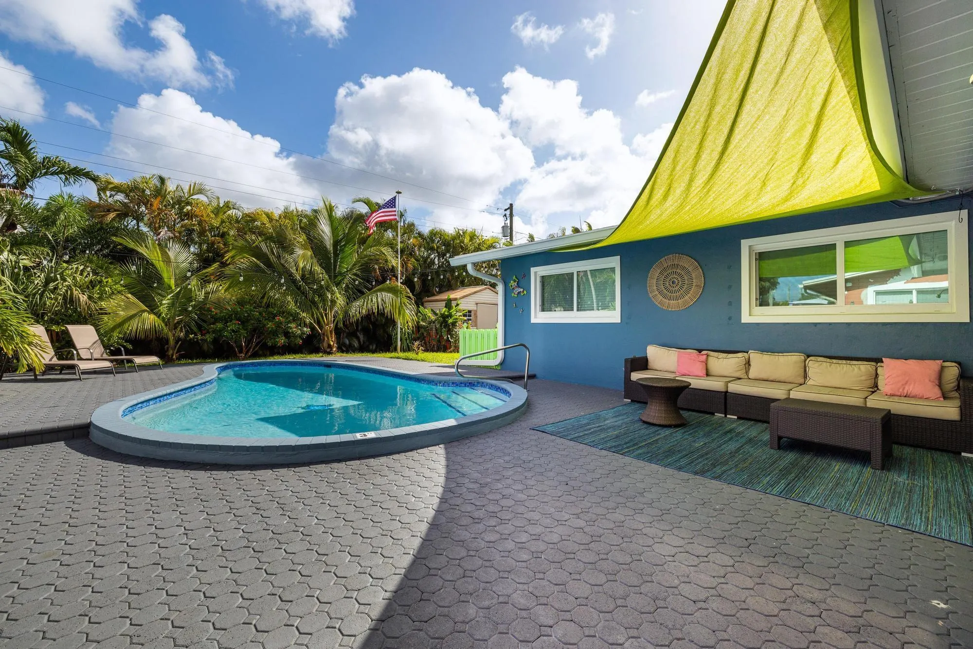 657 NW 30th Ct