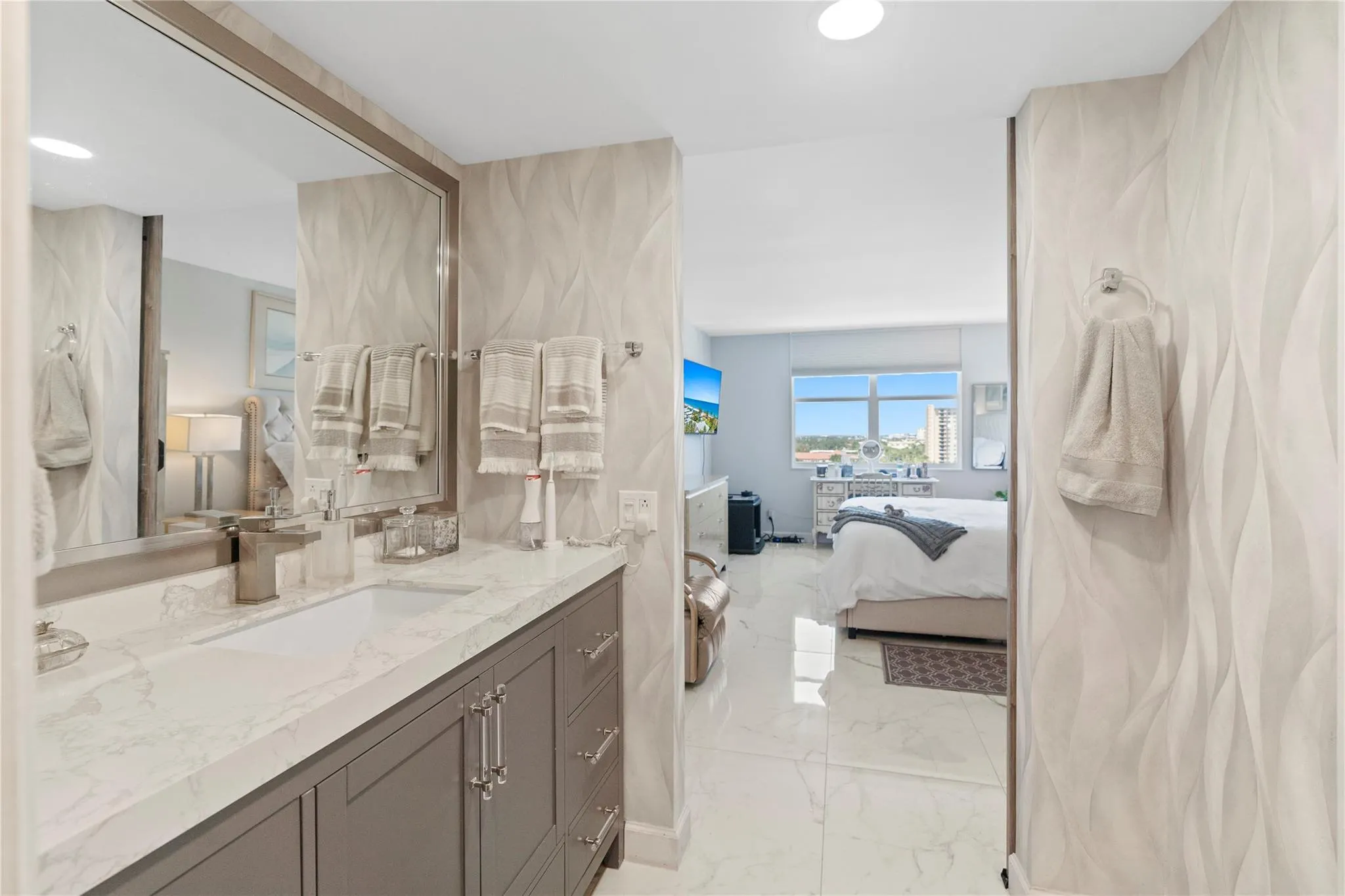 5200 N Ocean Blvd, #1011