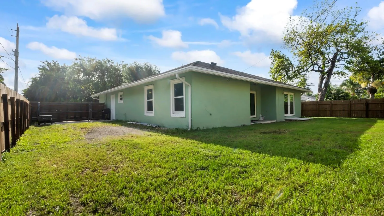 4521 SW 25th Ave