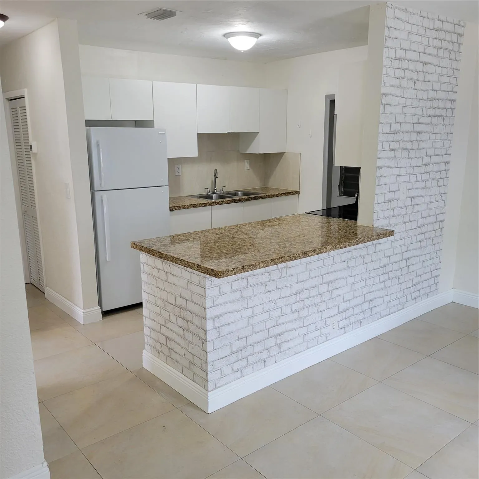 808 NW 19 St