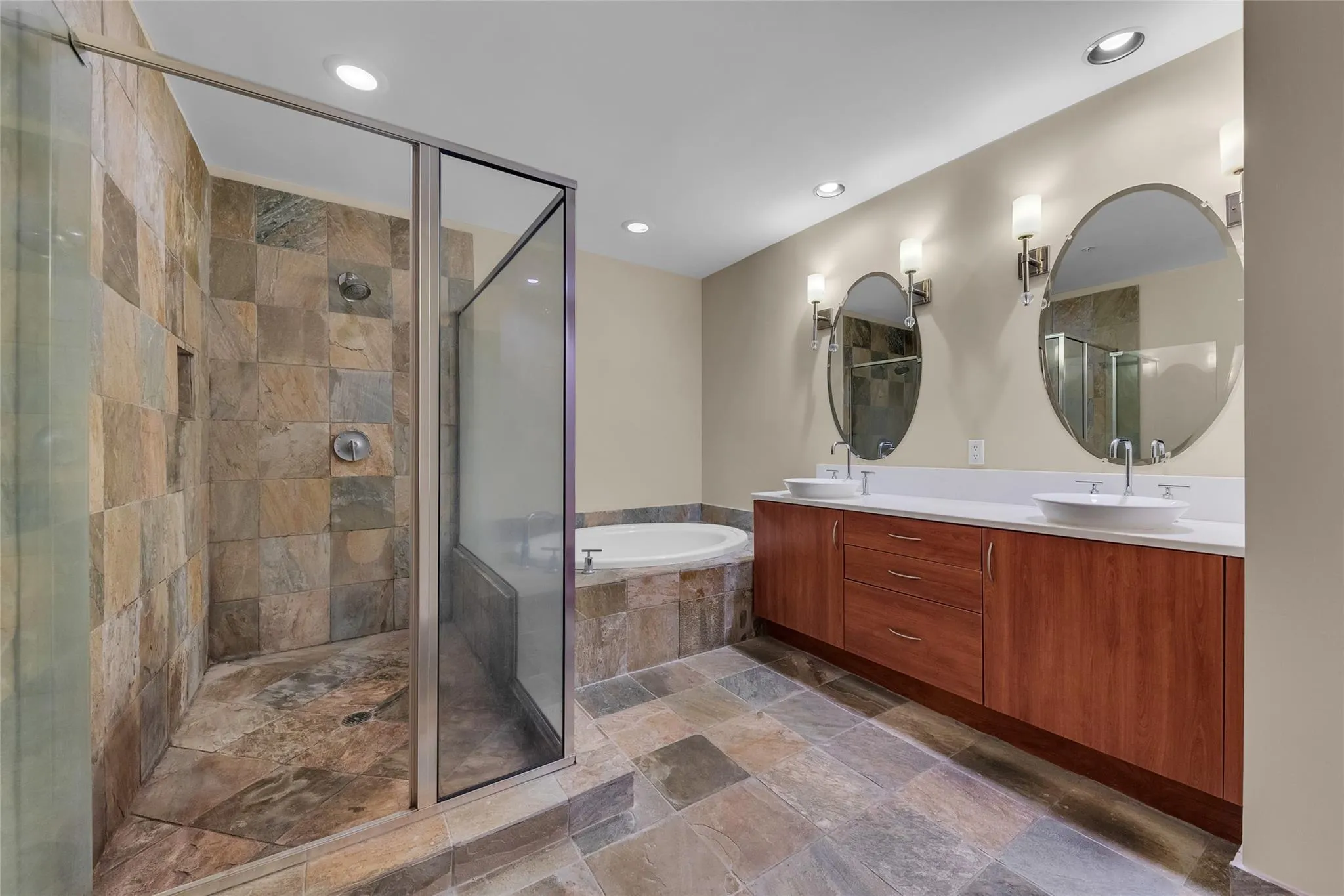 2625 NE 14th Ave, #303