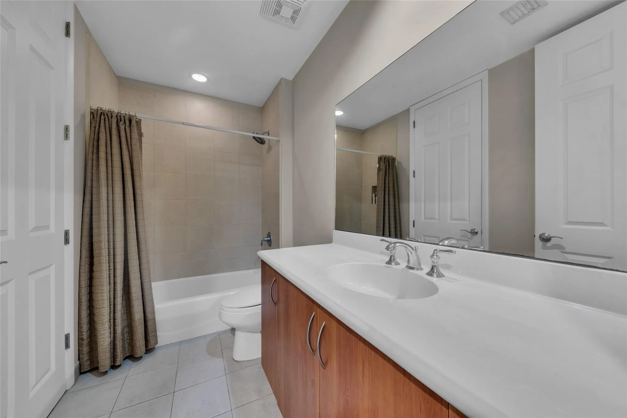 2625 NE 14th Ave, #303