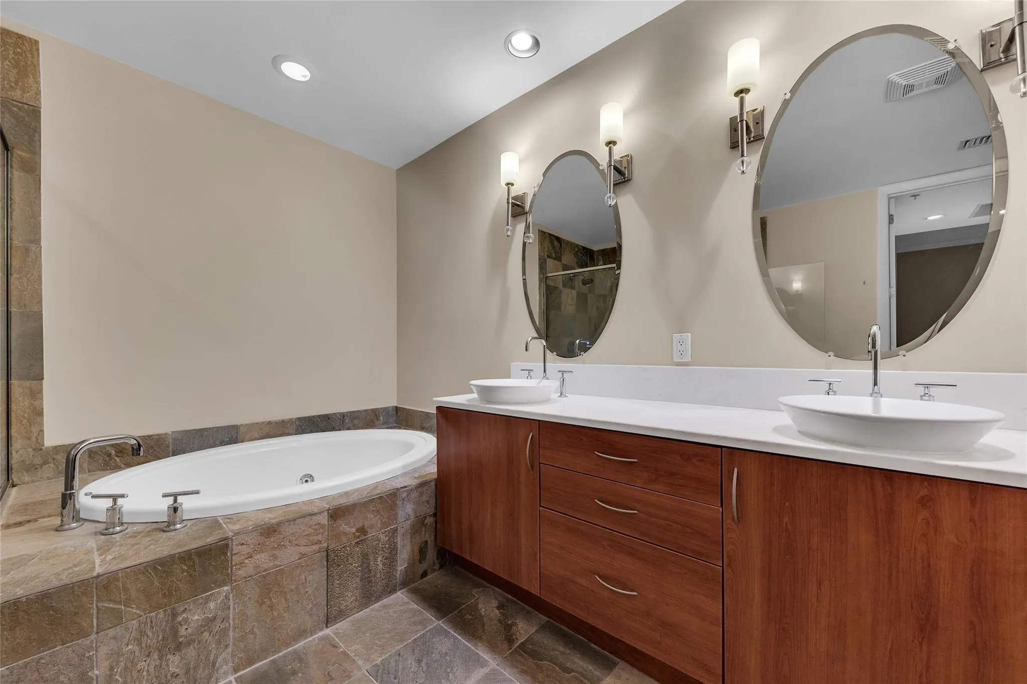 2625 NE 14th Ave, #303