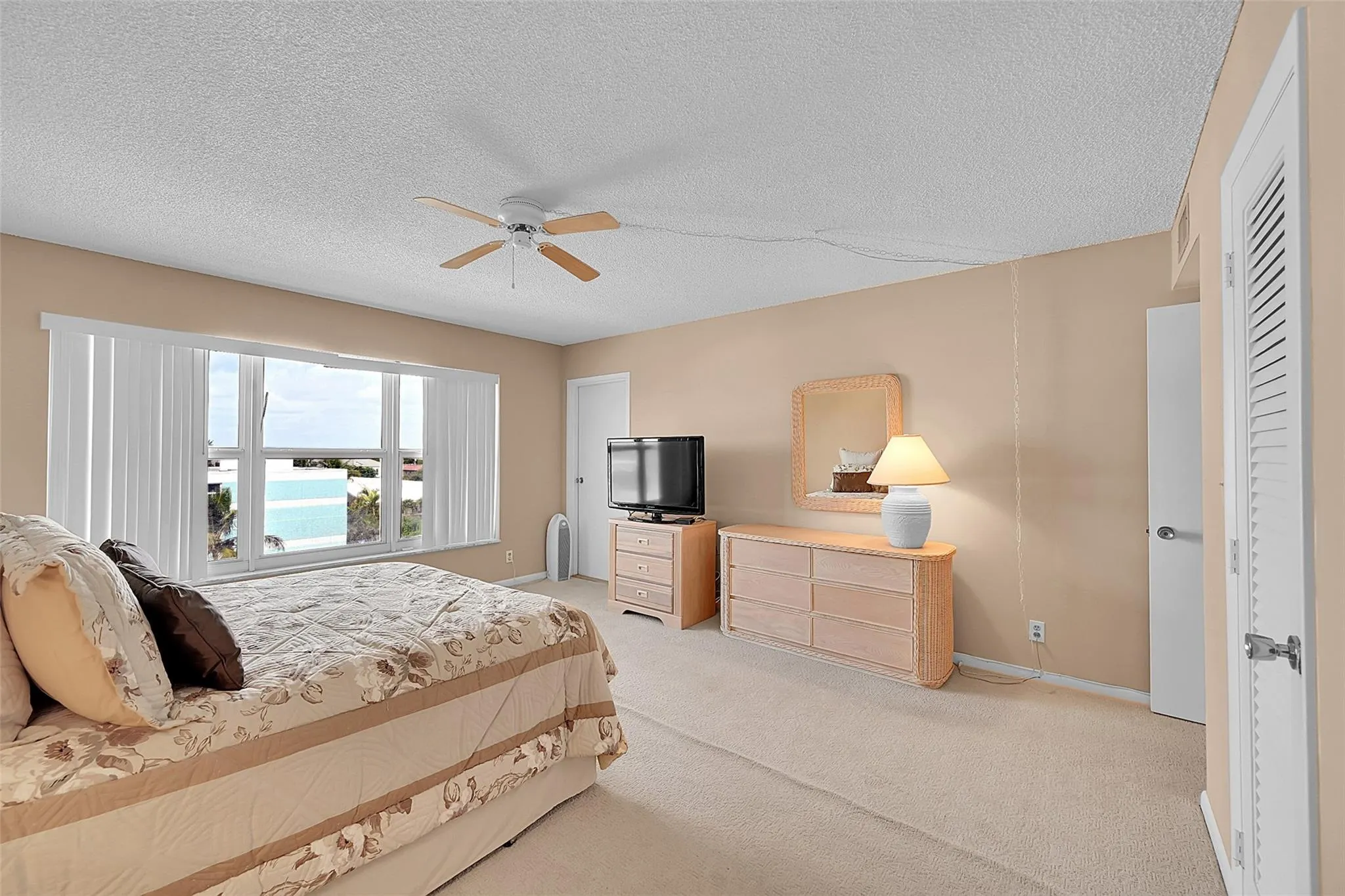 4540 N Ocean Dr, #406