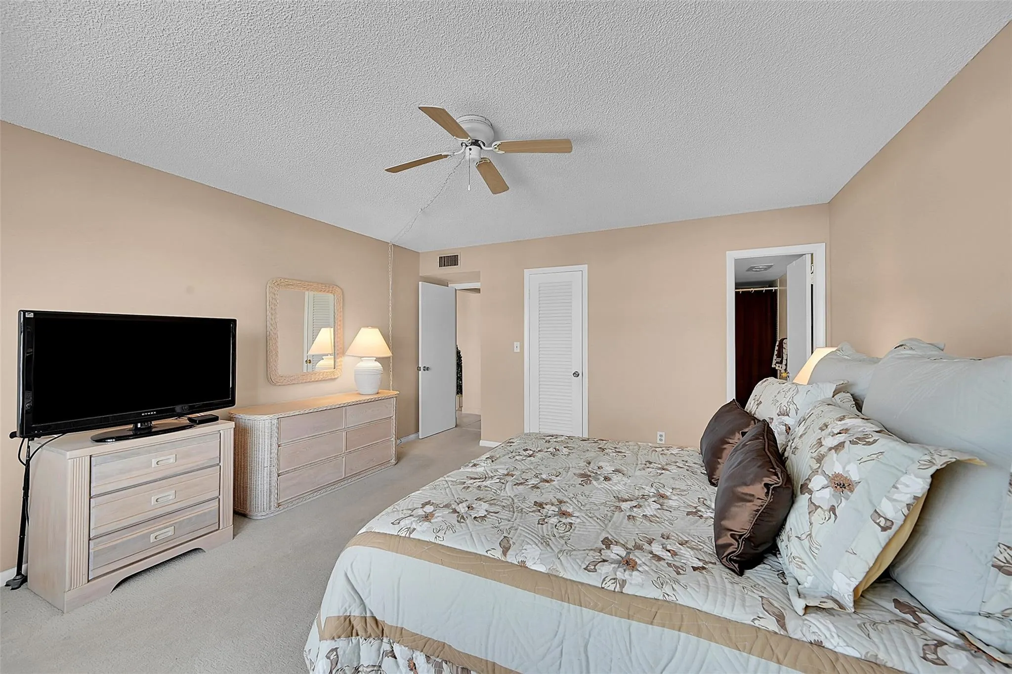 4540 N Ocean Dr, #406