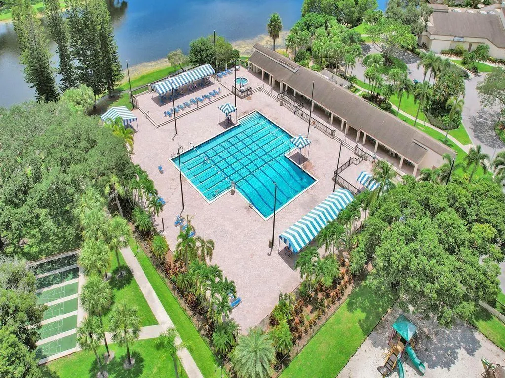 3725 Carambola Cir, #2824