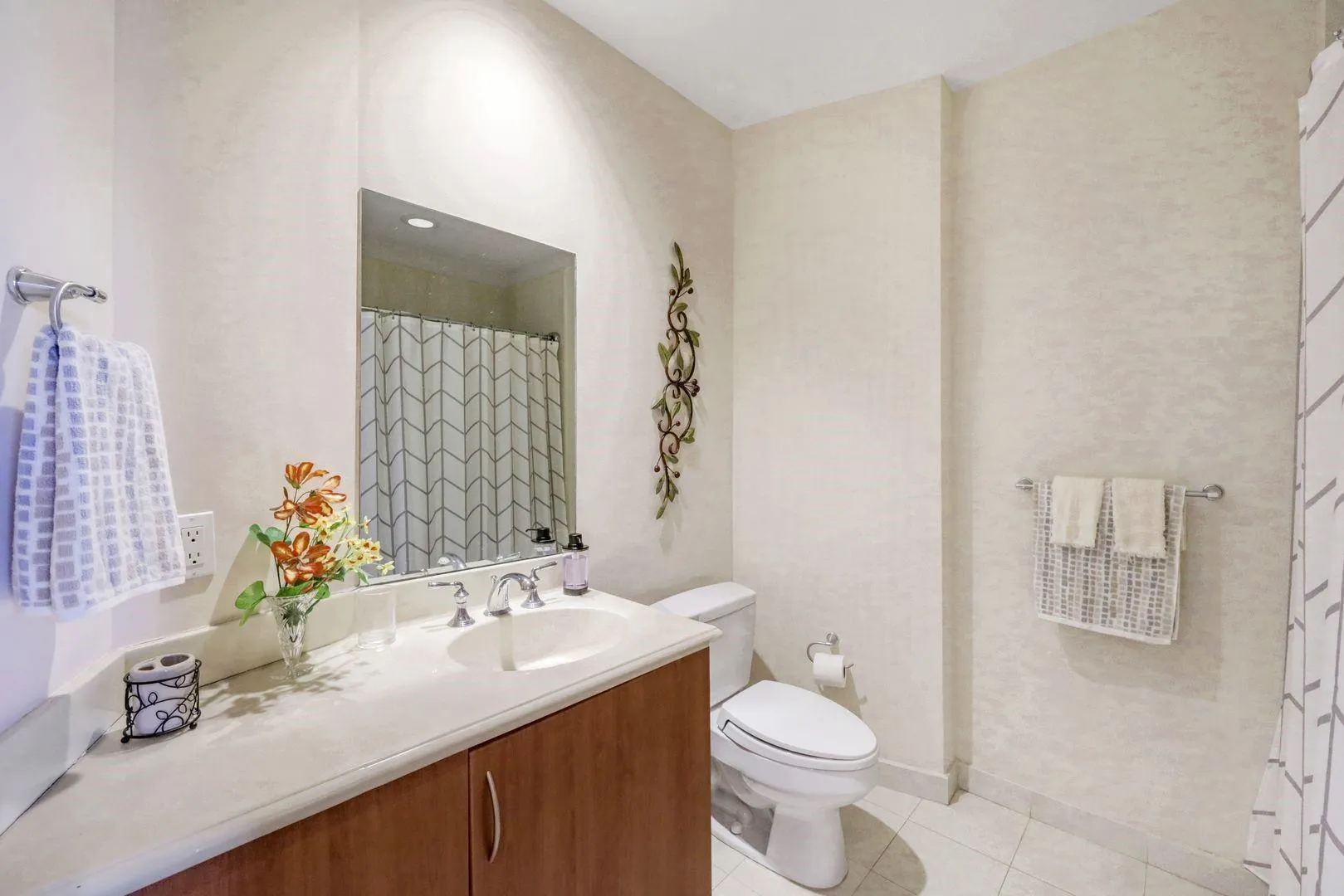 2631 NE 14th Ave, #200