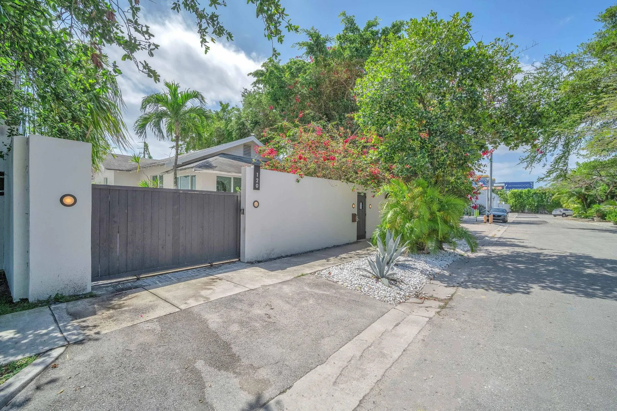 120 NE 25th St