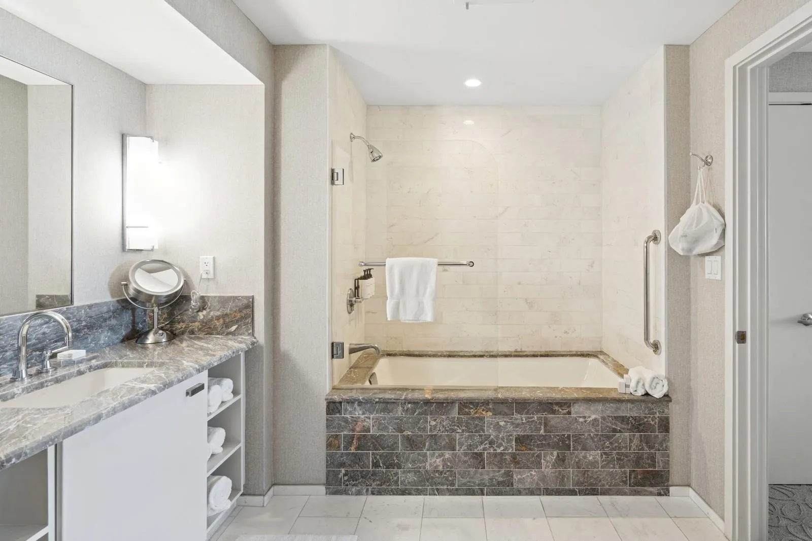 551 N Fort Lauderdale Beach Blvd, #R1902