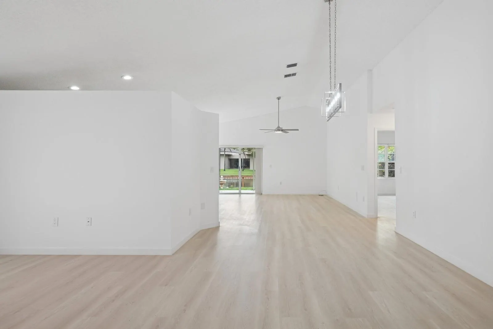 64 Gables Blvd