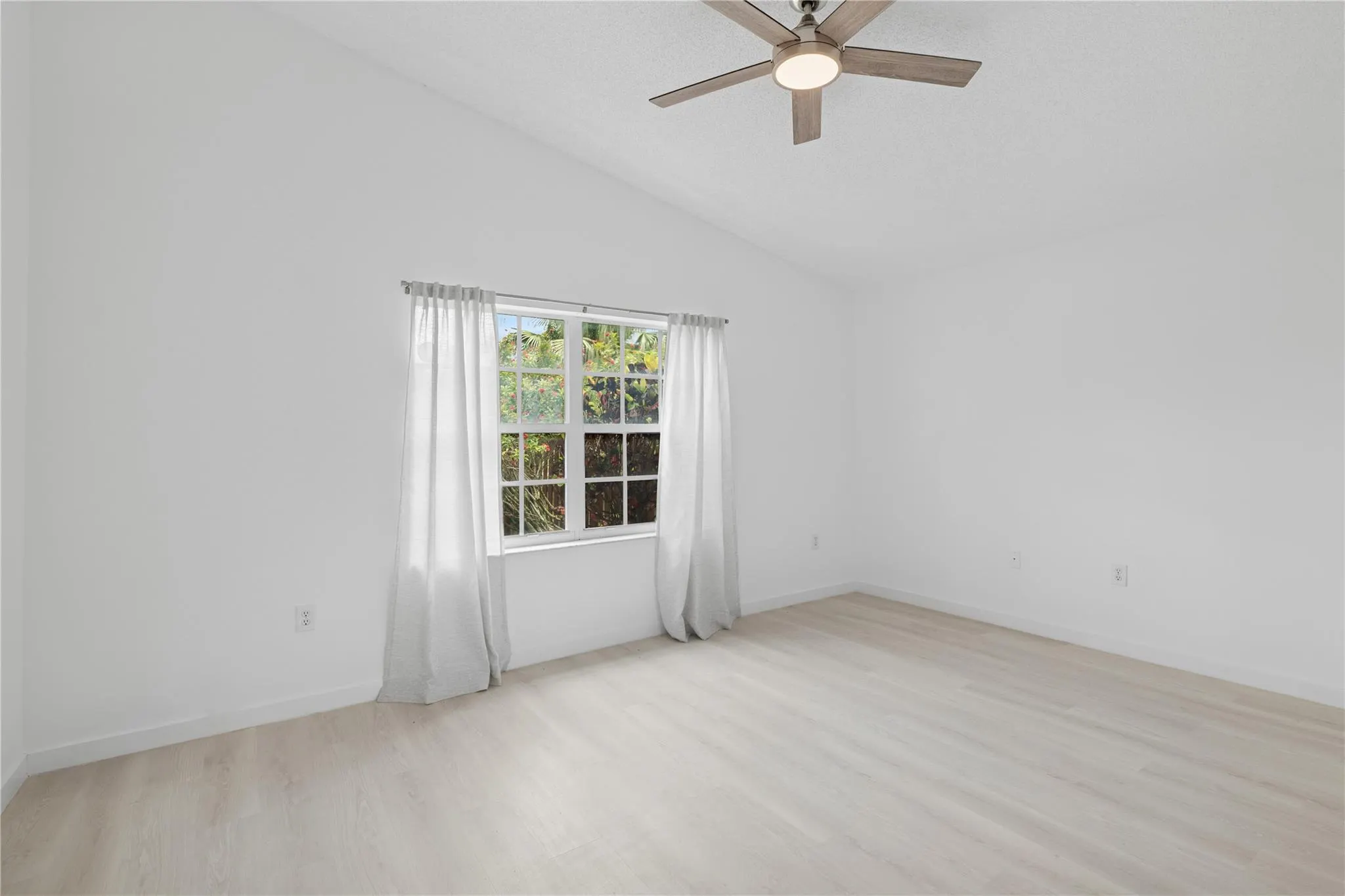 64 Gables Blvd