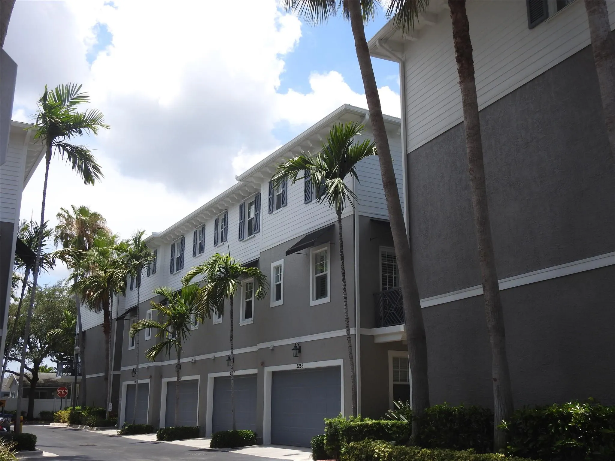 2299 NE 9th Ave, #2299