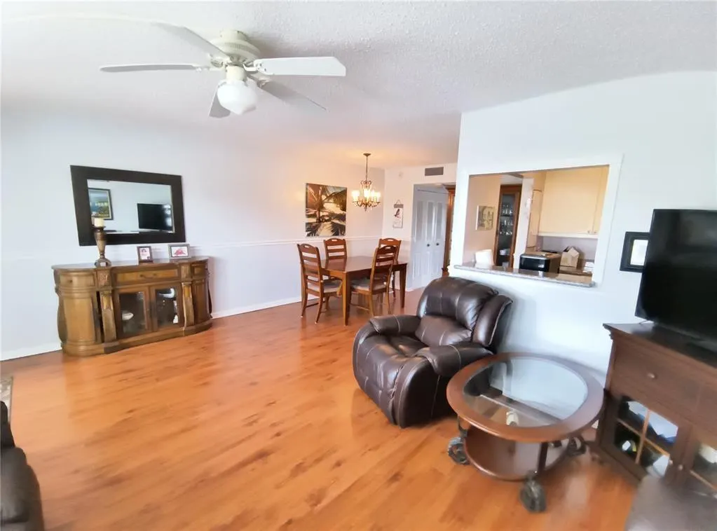 2116 Cambridge E, #2116
