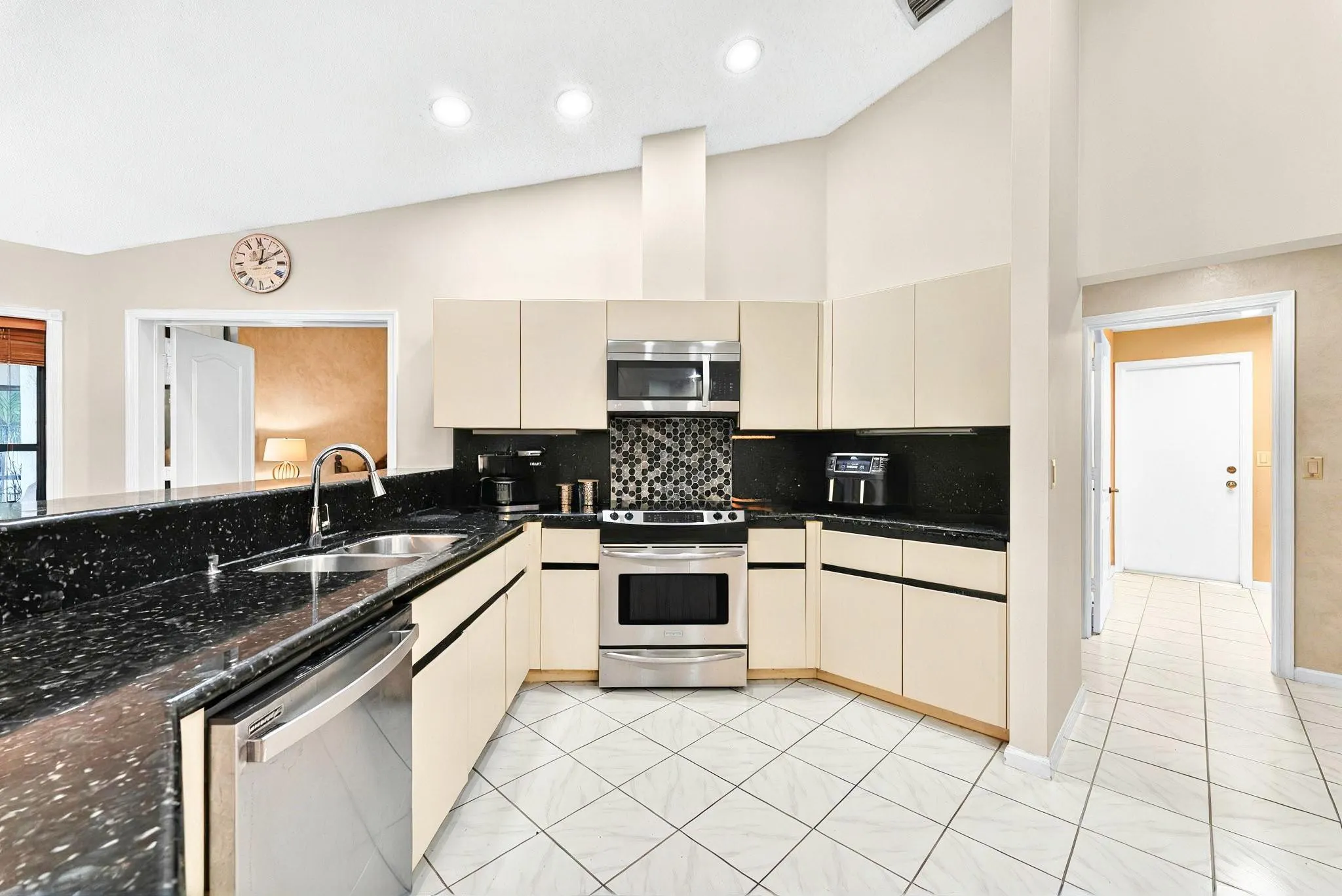 1106 Waterbrook Ln