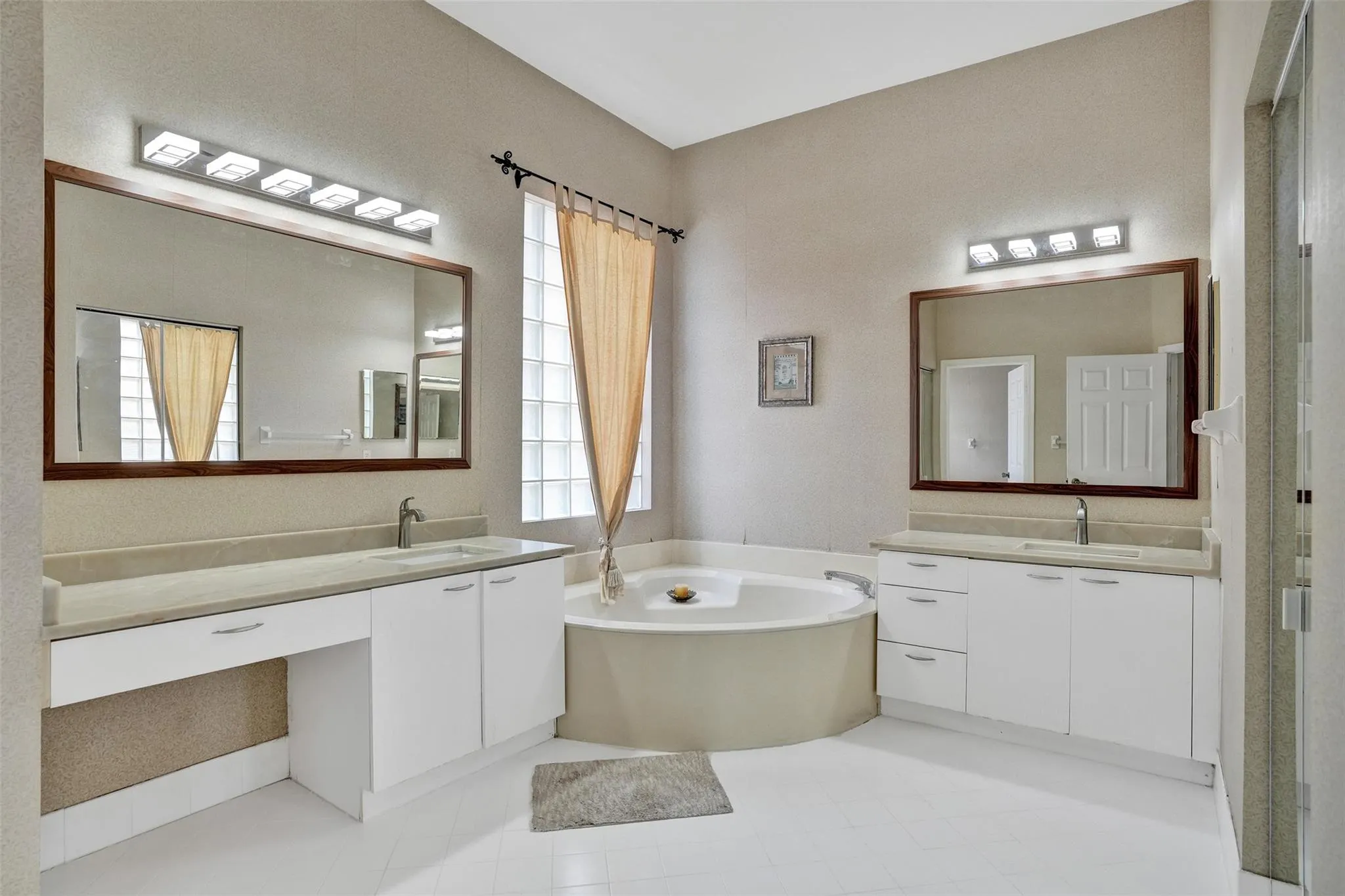 1581 NW 159th Ave