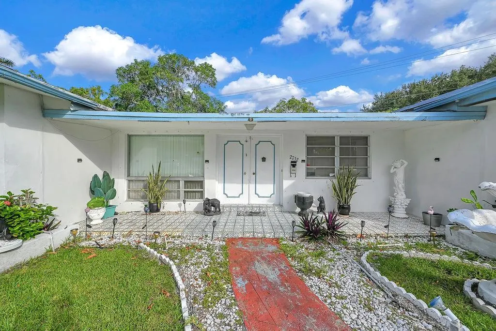 2732 NW 9th Ter