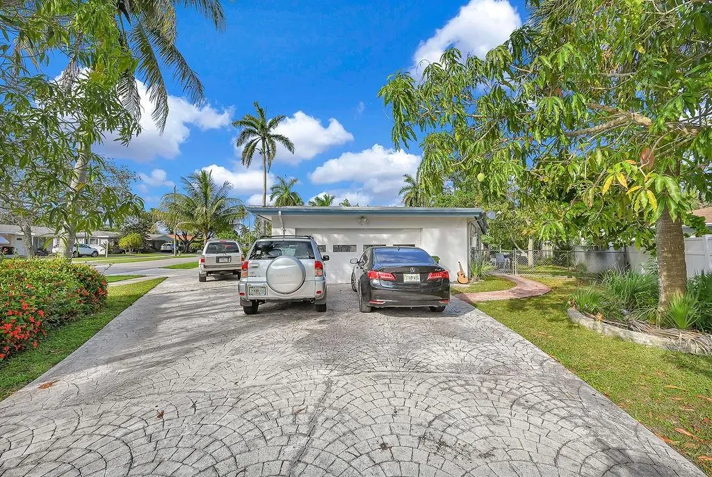 2732 NW 9th Ter
