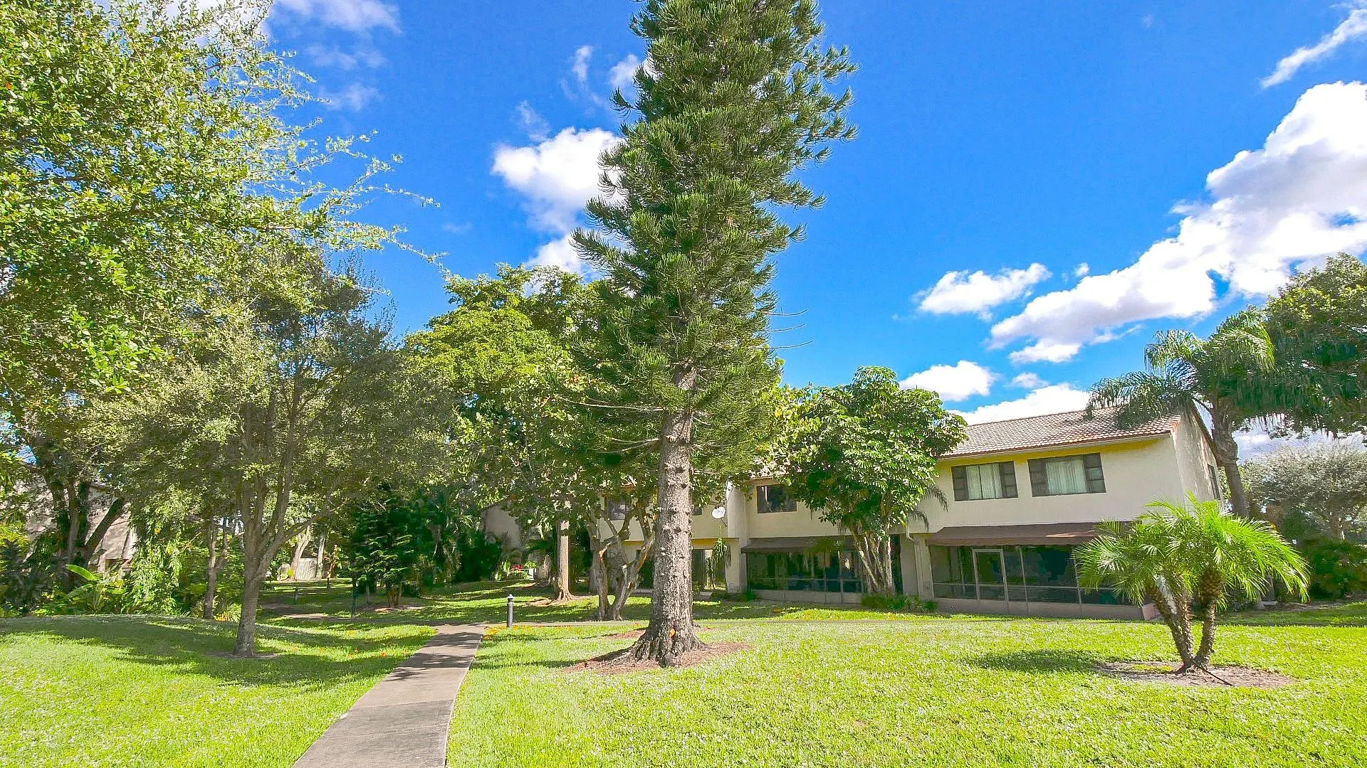 5621 Hammock Ln, #124