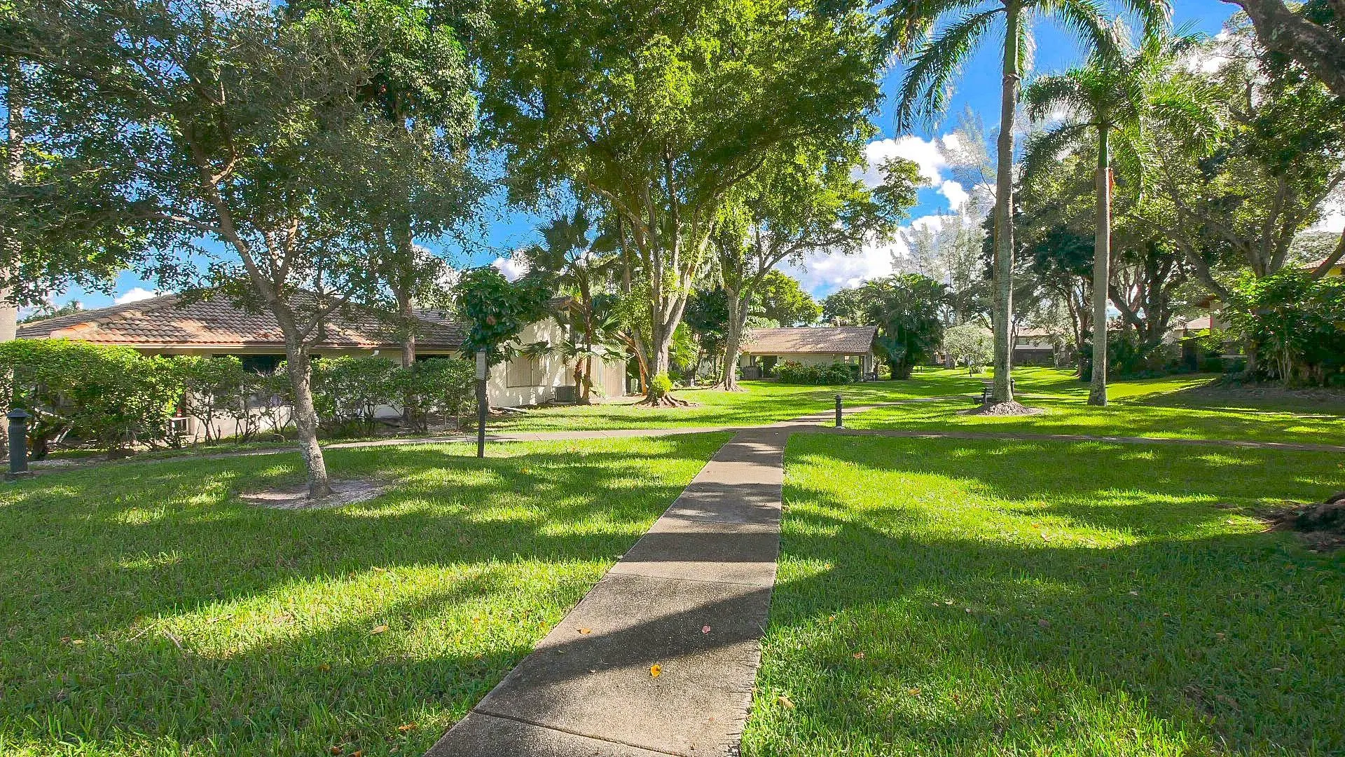 5621 Hammock Ln, #124
