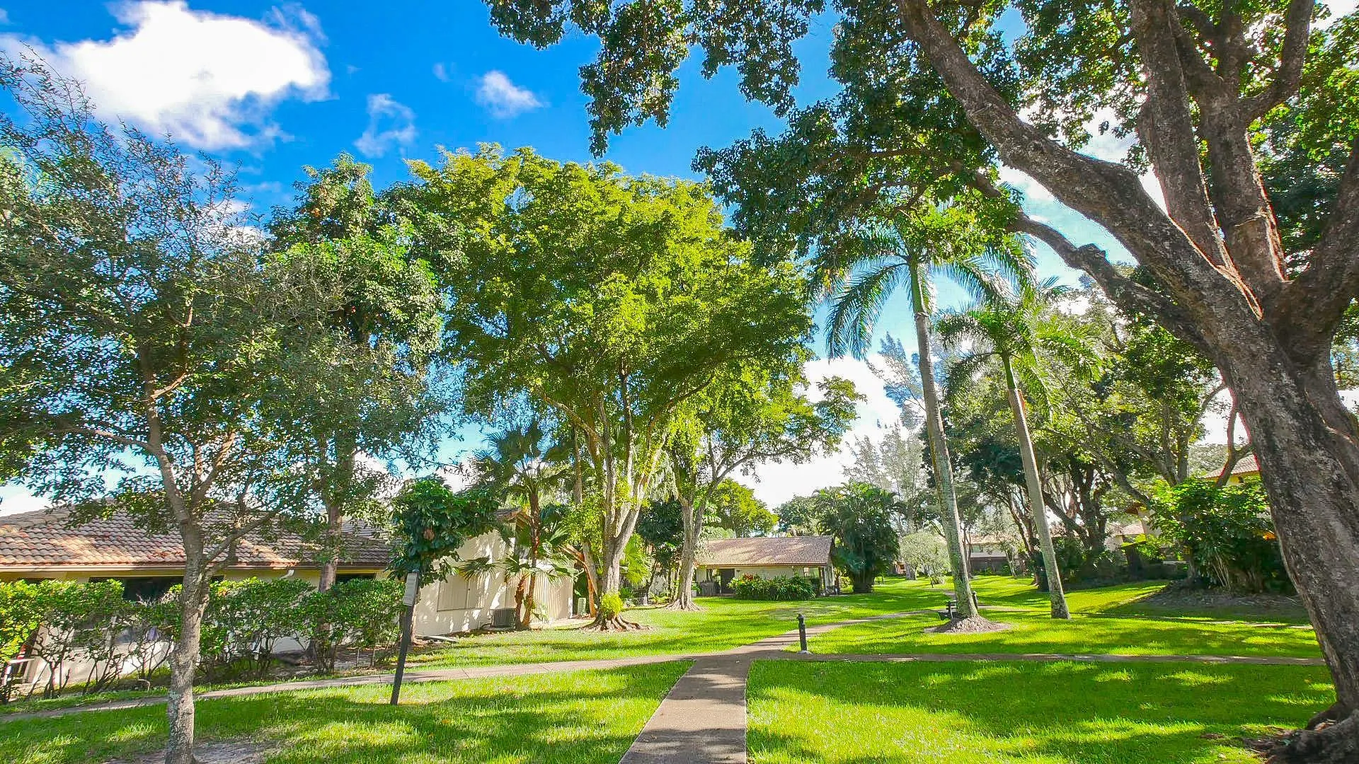 5621 Hammock Ln, #124