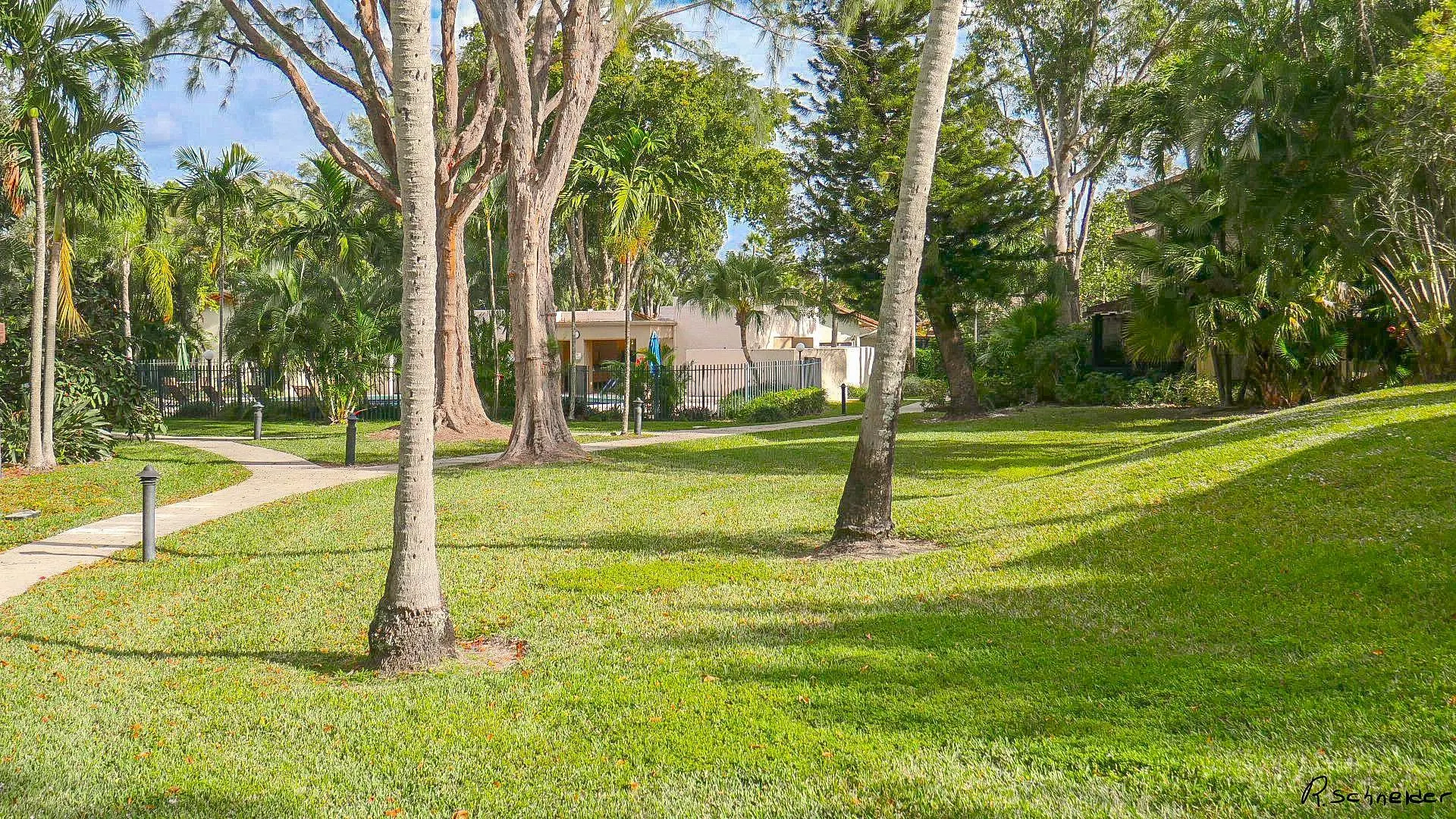 5621 Hammock Ln, #124