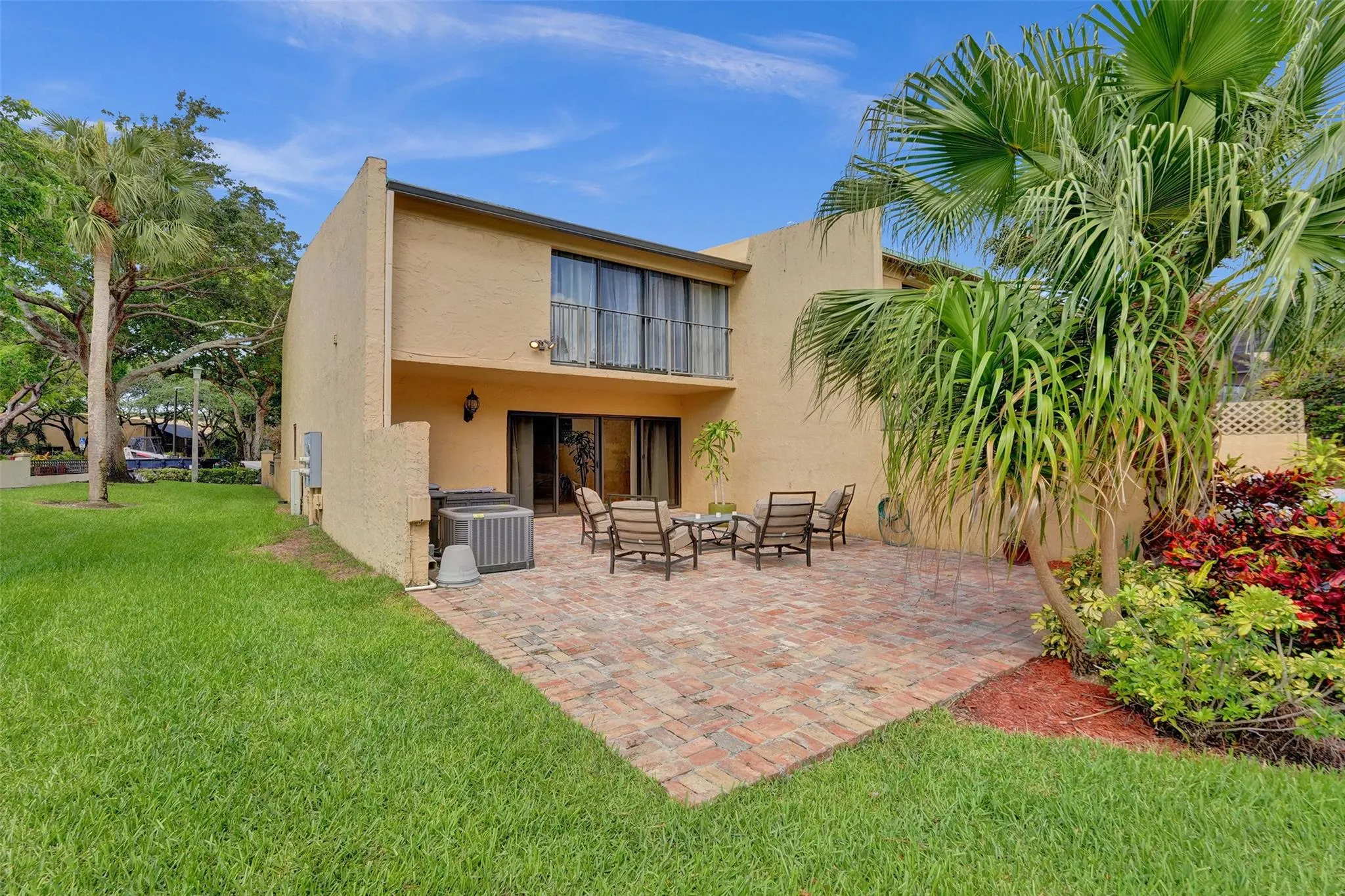 700 E COCO PLUM CR, #8