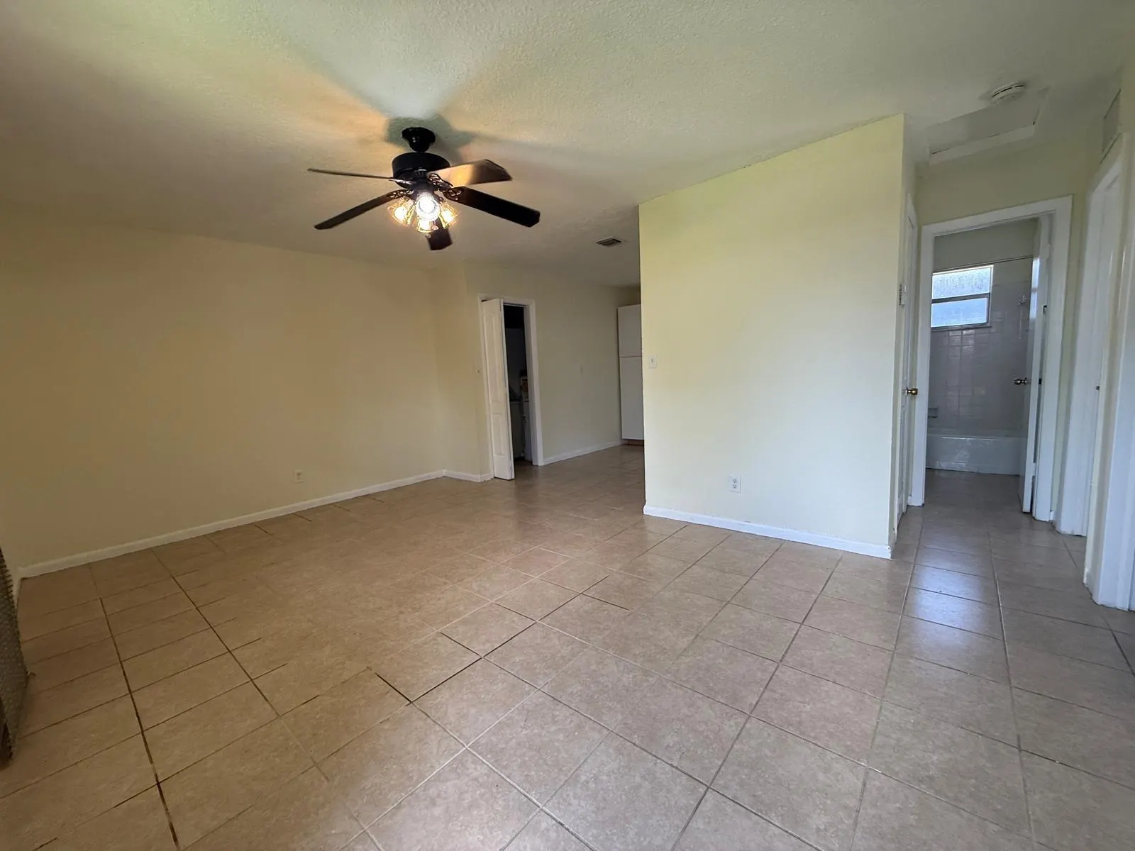 634 SW 4th Ave, #B