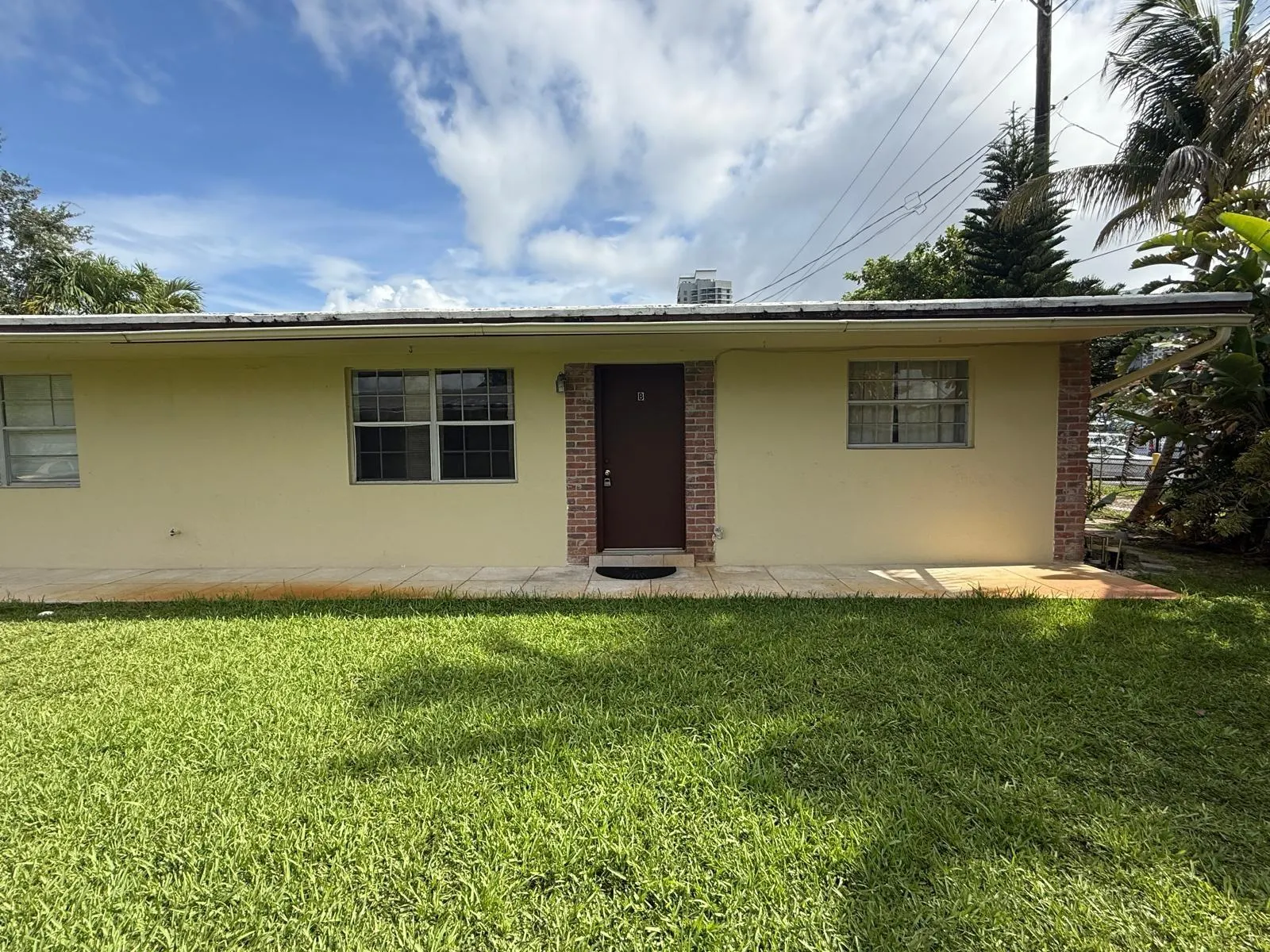 634 SW 4th Ave, #B